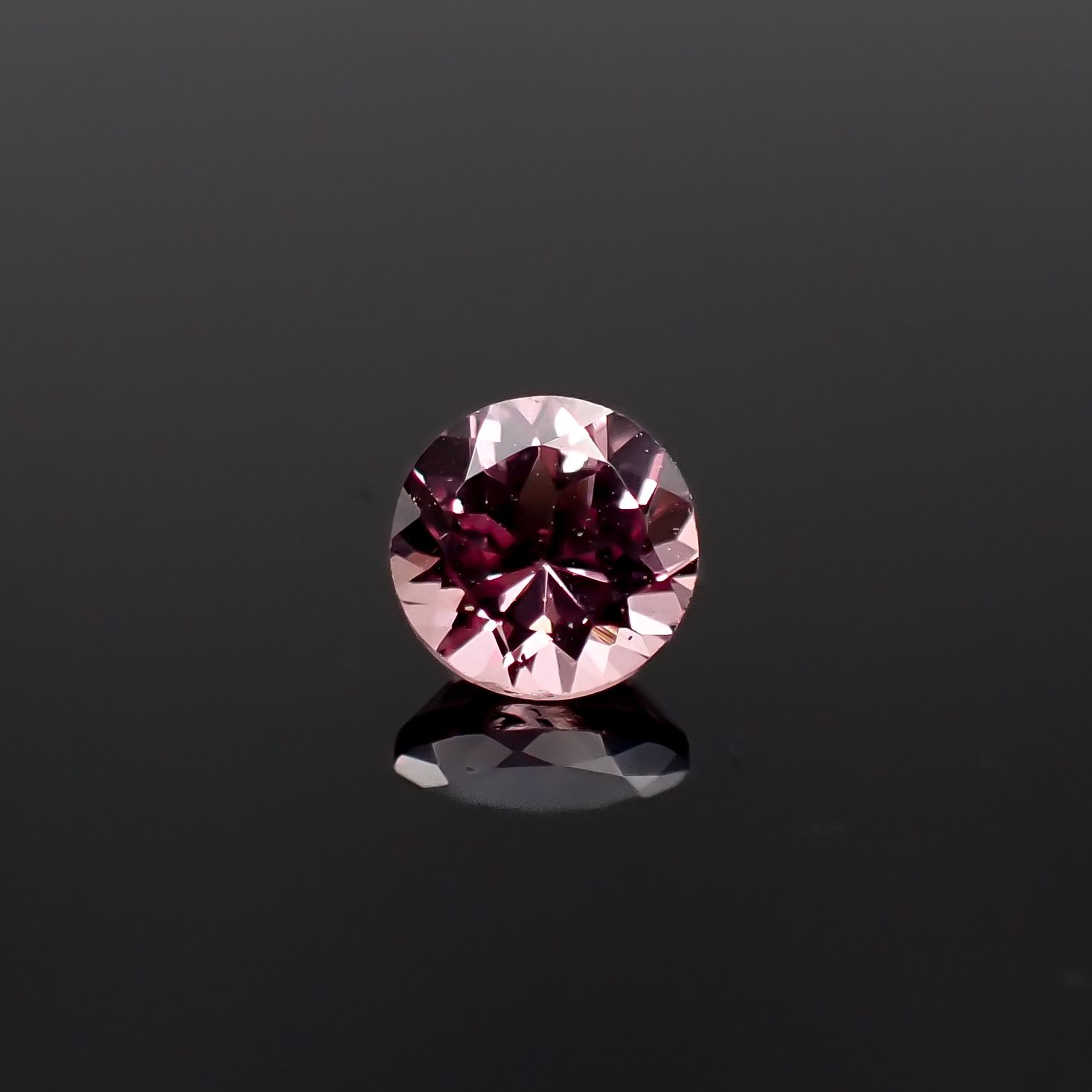 カラーシフトマラヤガーネット タンザニア産 0.94ct[231124345]5.9x5.8mm前後