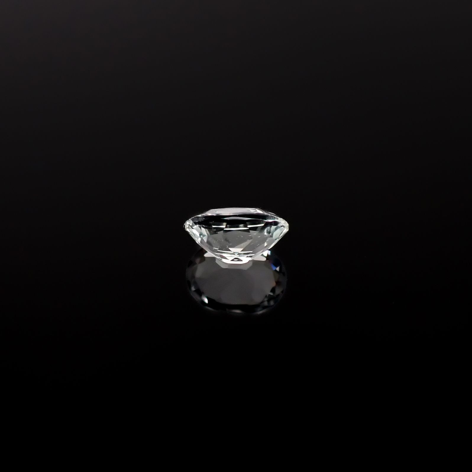 アクロアイト ナイジェリア産 0.26ct / 4.8x3.5mm前後 [251231360]