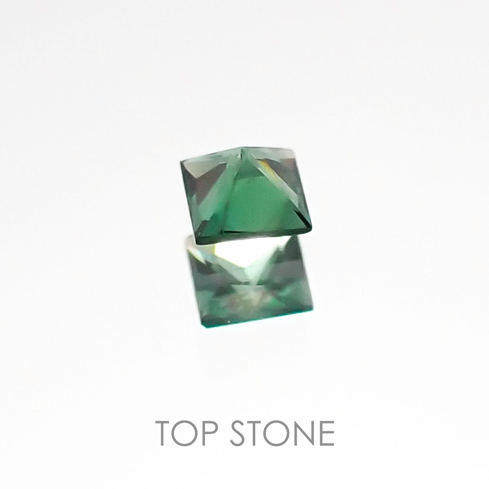 ◇プリンセスカット◇カラーチェンジガーネット(アレキタイプ) マダガスカル・ベキリー産 ルース 0.038ct[20106619]2×1.9mm前後