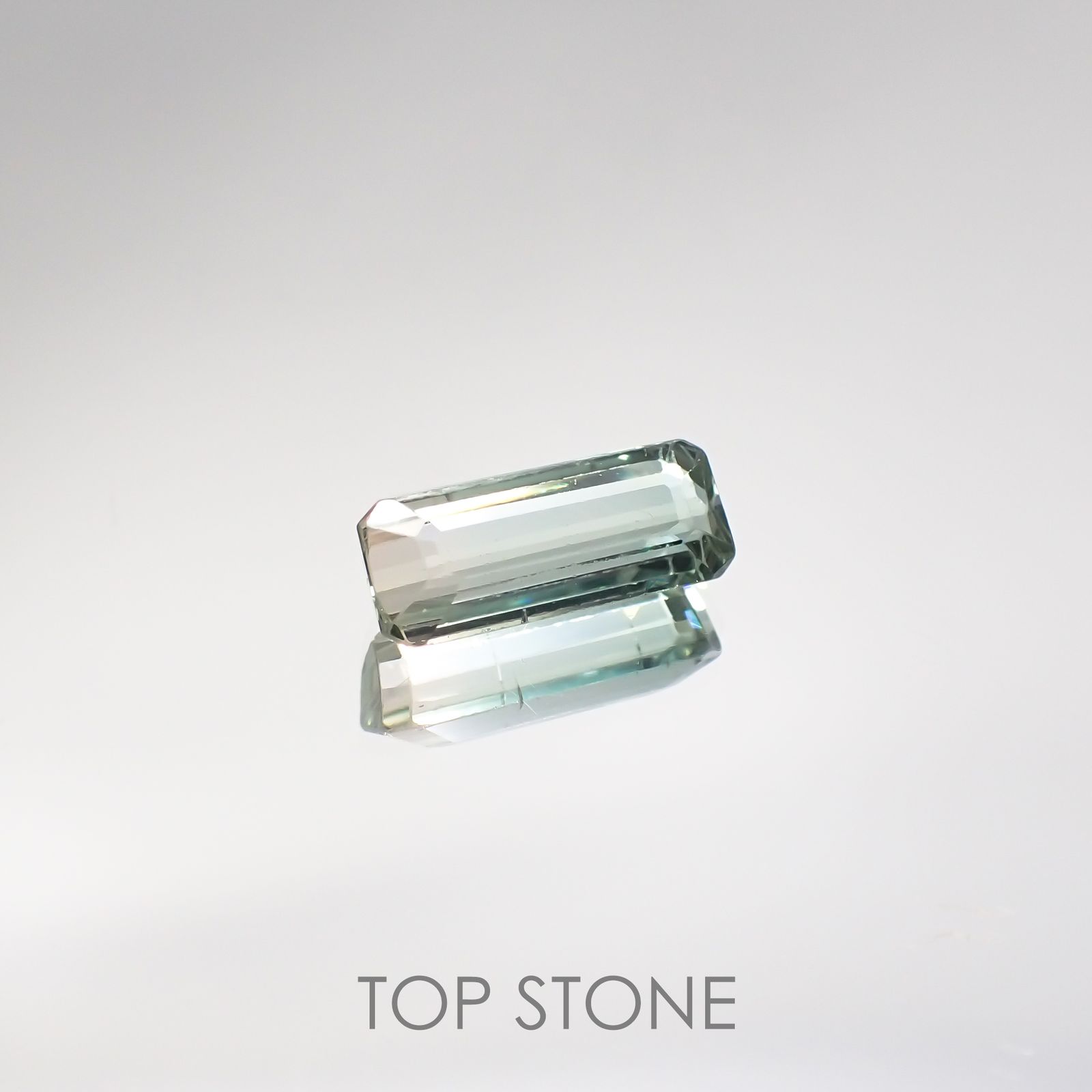 バイカラートルマリン ブラジル産 ルース 1.7ct[210711883]10.5×4.2mm前後