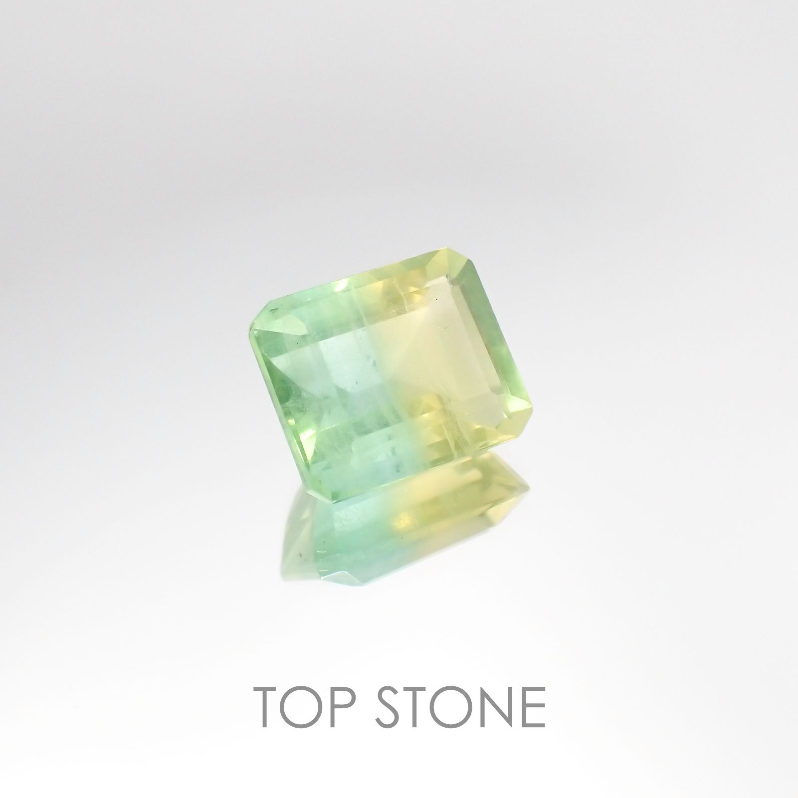 バイカラーフローライト ブラジル産 ルース 7.84ct[20106387]11.9×9.9mm前後
