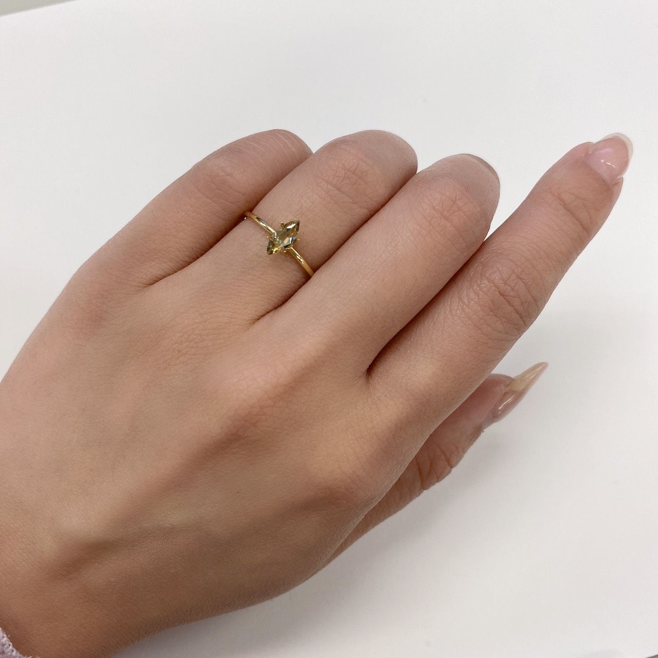 シンハライト スリランカ産 ルース 0.36ct[210610698]7.6×3.2mm前後