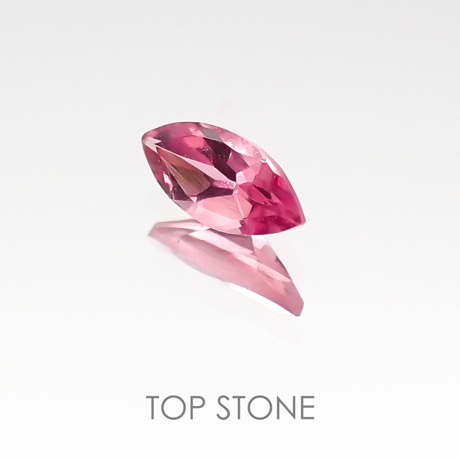 ホットピンクスピネル タンザニア産 ルース 0.14ct[20117673]5.2×2.4mm前後