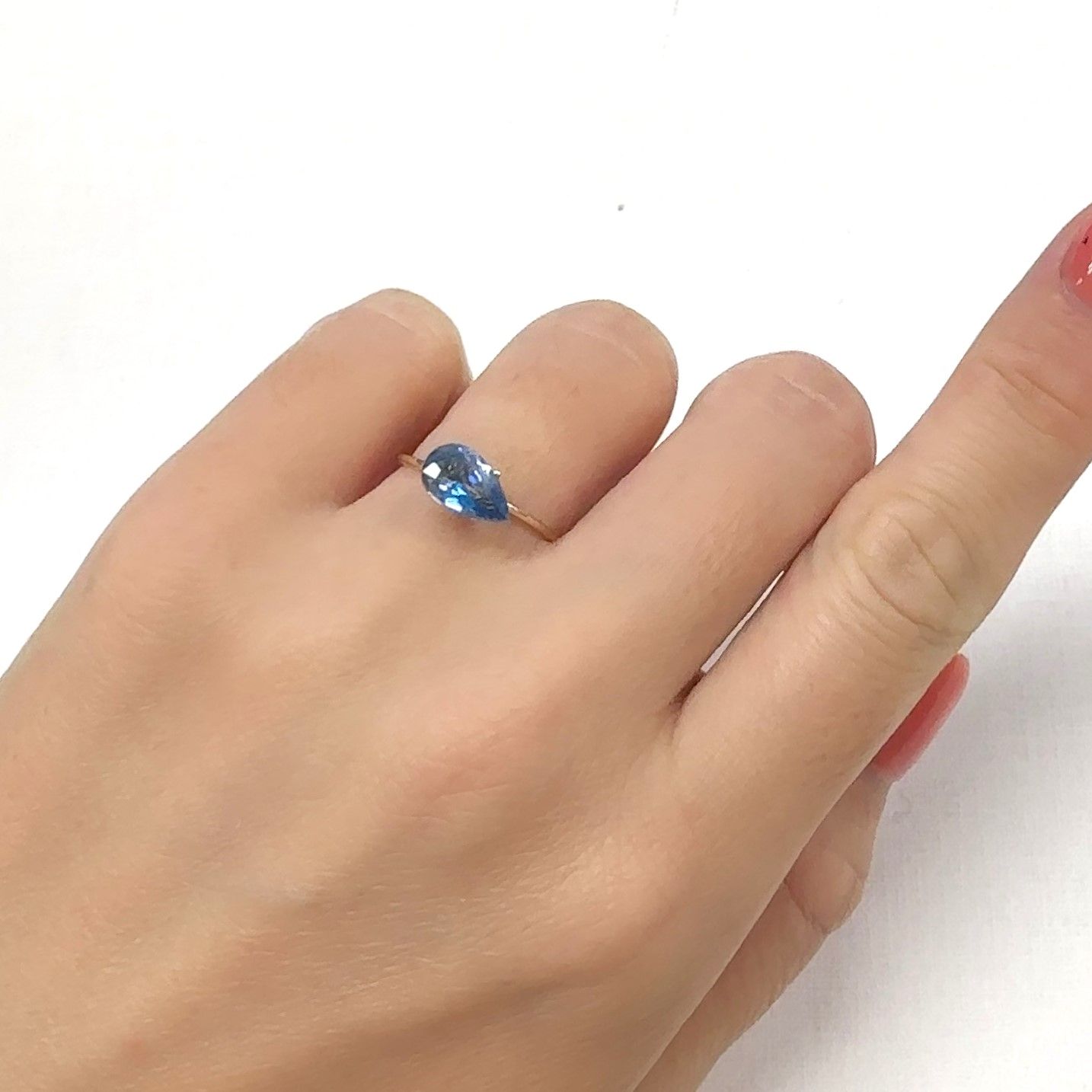 アパタイト フルオレッセンス ジンバブエ産 1.30ct[240929092]9.5x5.8mm前後
