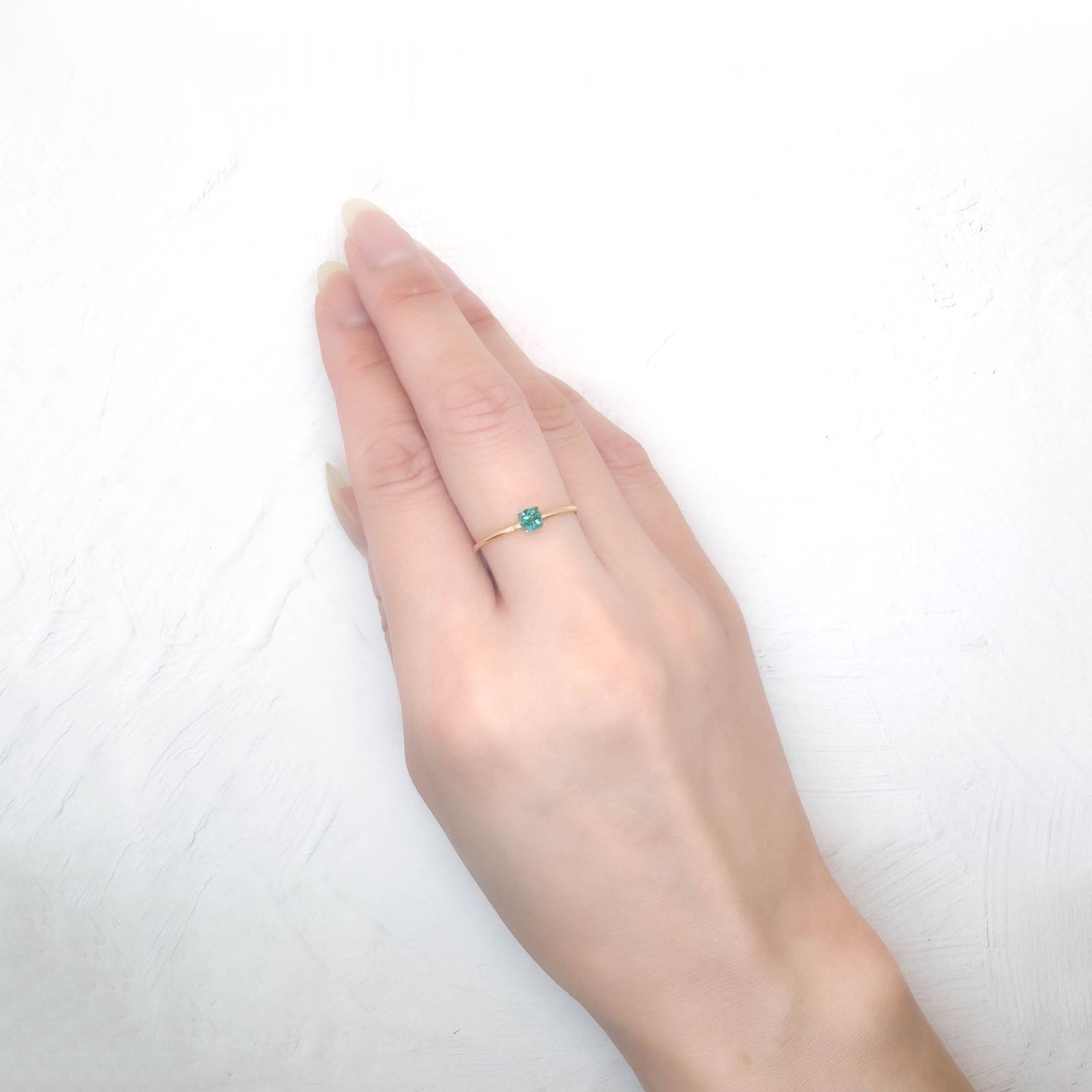 グランディディエライト マダガスカル産 0.19ct / 3.5x3.5mm前後 [250931111]