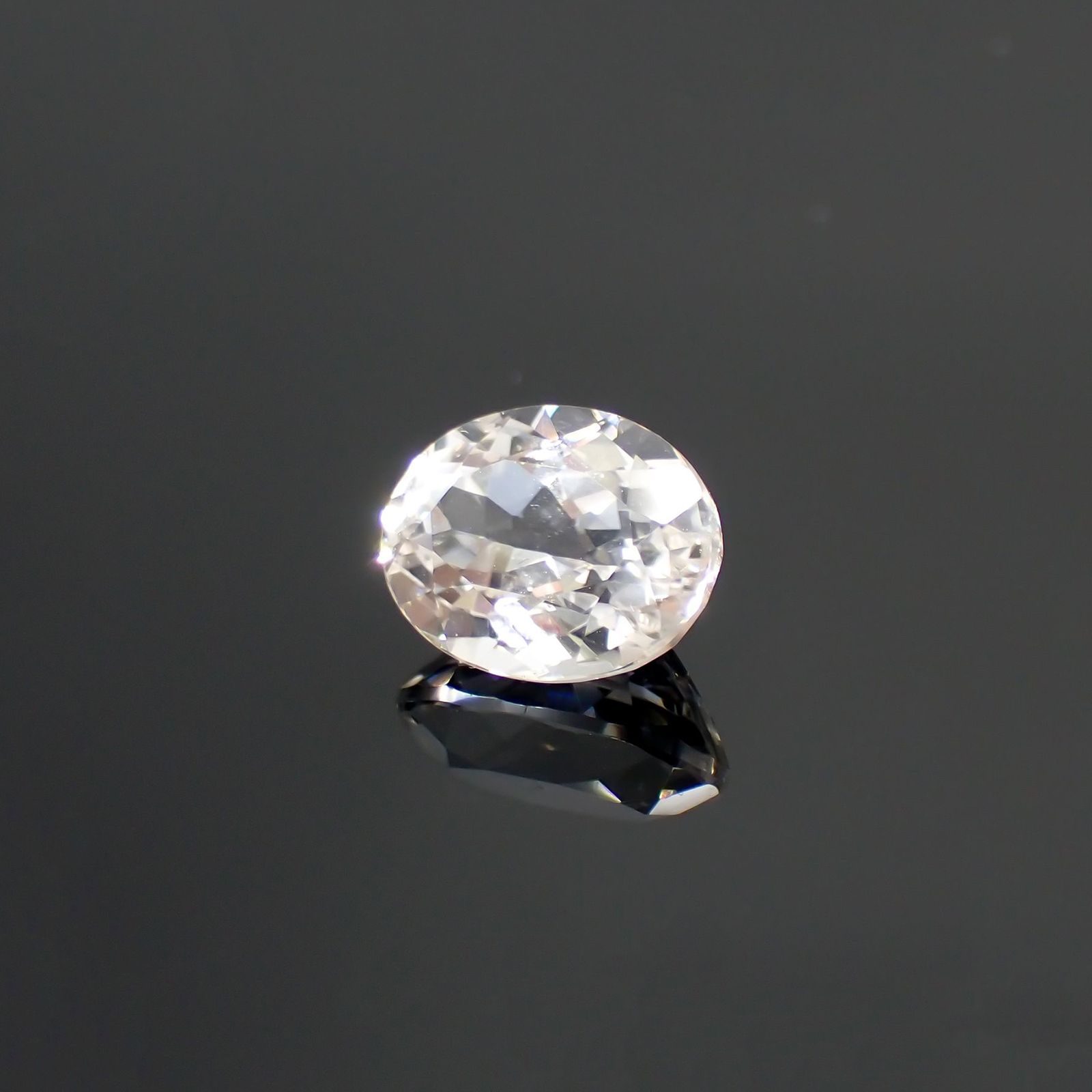 カラーレススポジュミン(宝石名ホワイト・スポジュミン) ブラジル産 3.09ct 識別済[210912628]9.9×7.8mm前後