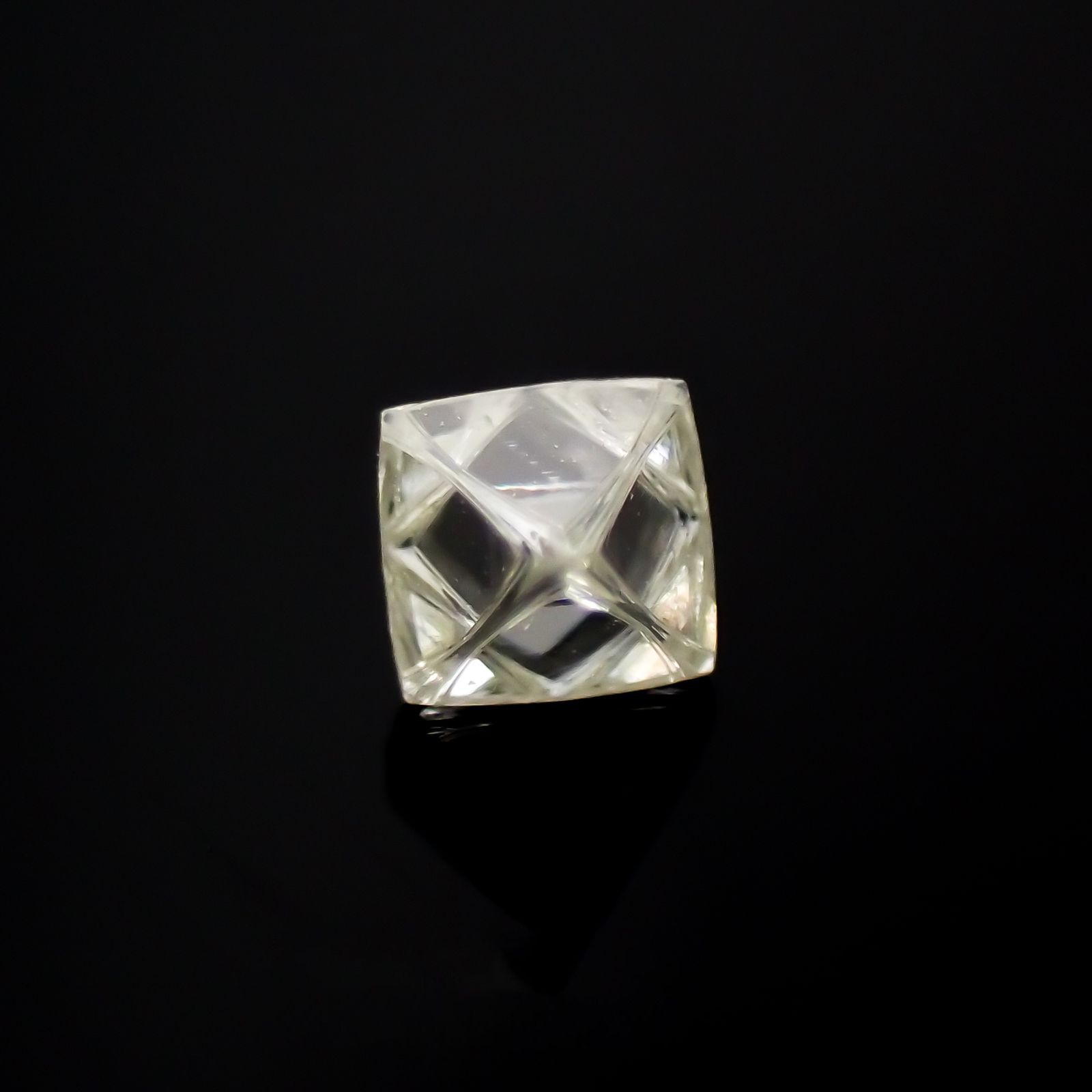 ソーヤブルダイヤモンド 原石 ロシア産 0.18ct[221219192]3.5x3.5mm前後