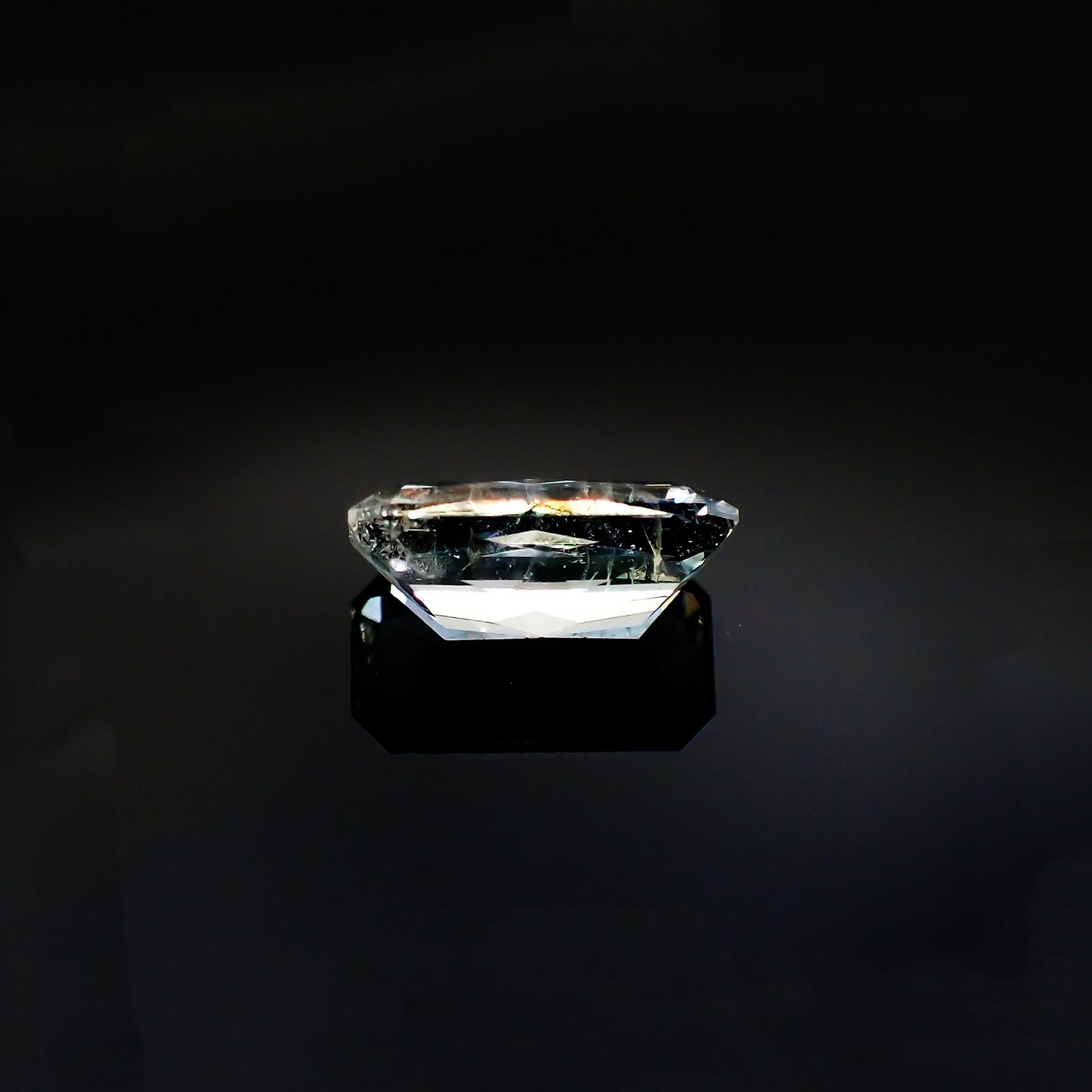 ジェレメジェバイト(宝石名エレメージェバイト)ナミビア産 ソ付(彩珠) 1.418ct / 9.2x5mm前後 [230823130]