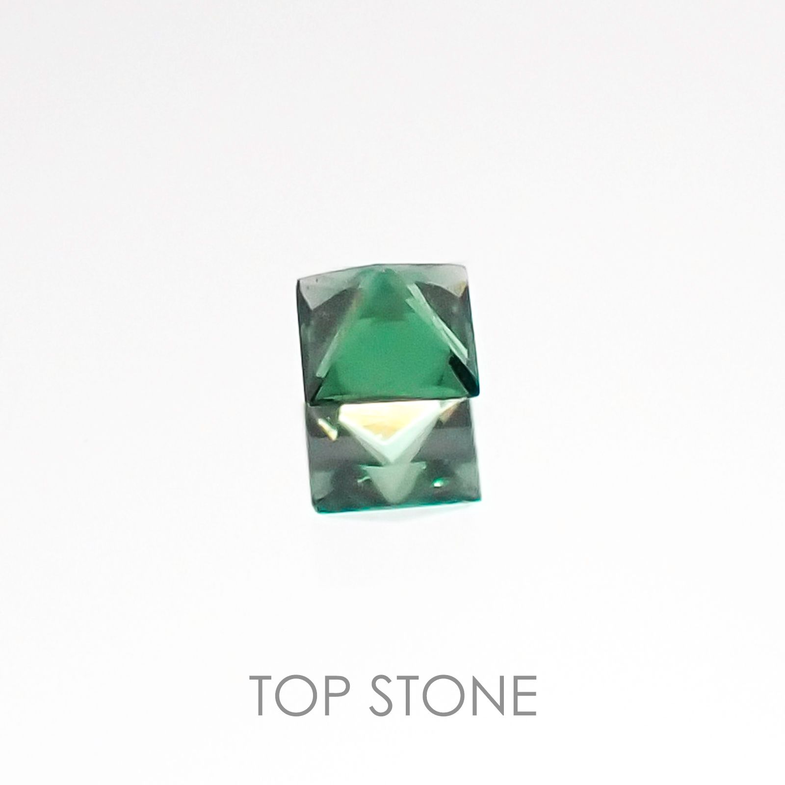 ◇プリンセスカット◇カラーチェンジガーネット(アレキタイプ) マダガスカル・ベキリー産 ルース 0.042ct[20106613]2×1.9mm前後