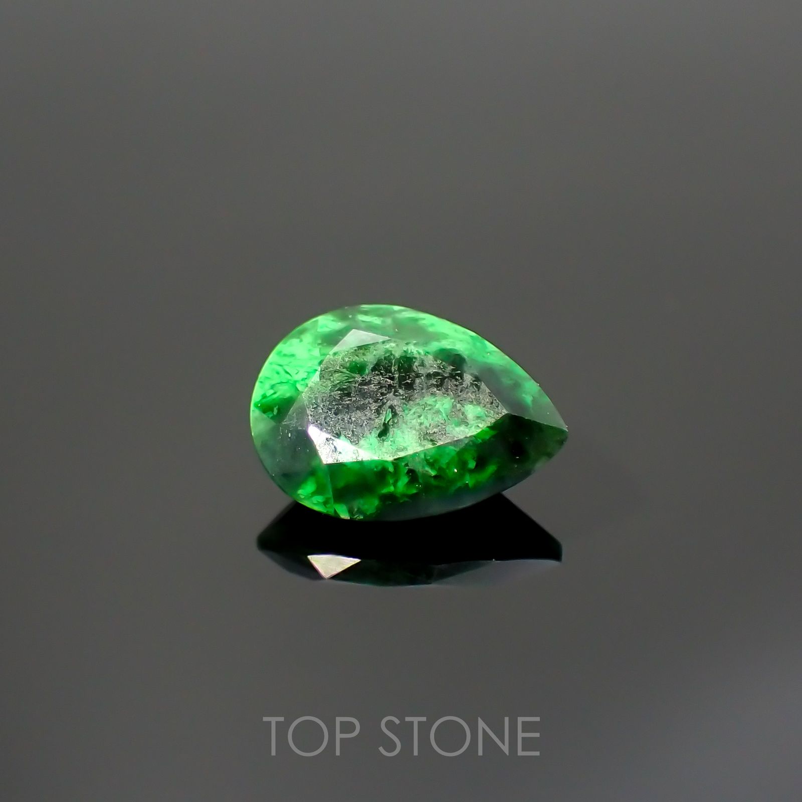 モーシッシ ビルマ産 0.82ct[220114185]7.8x5.6mm前後