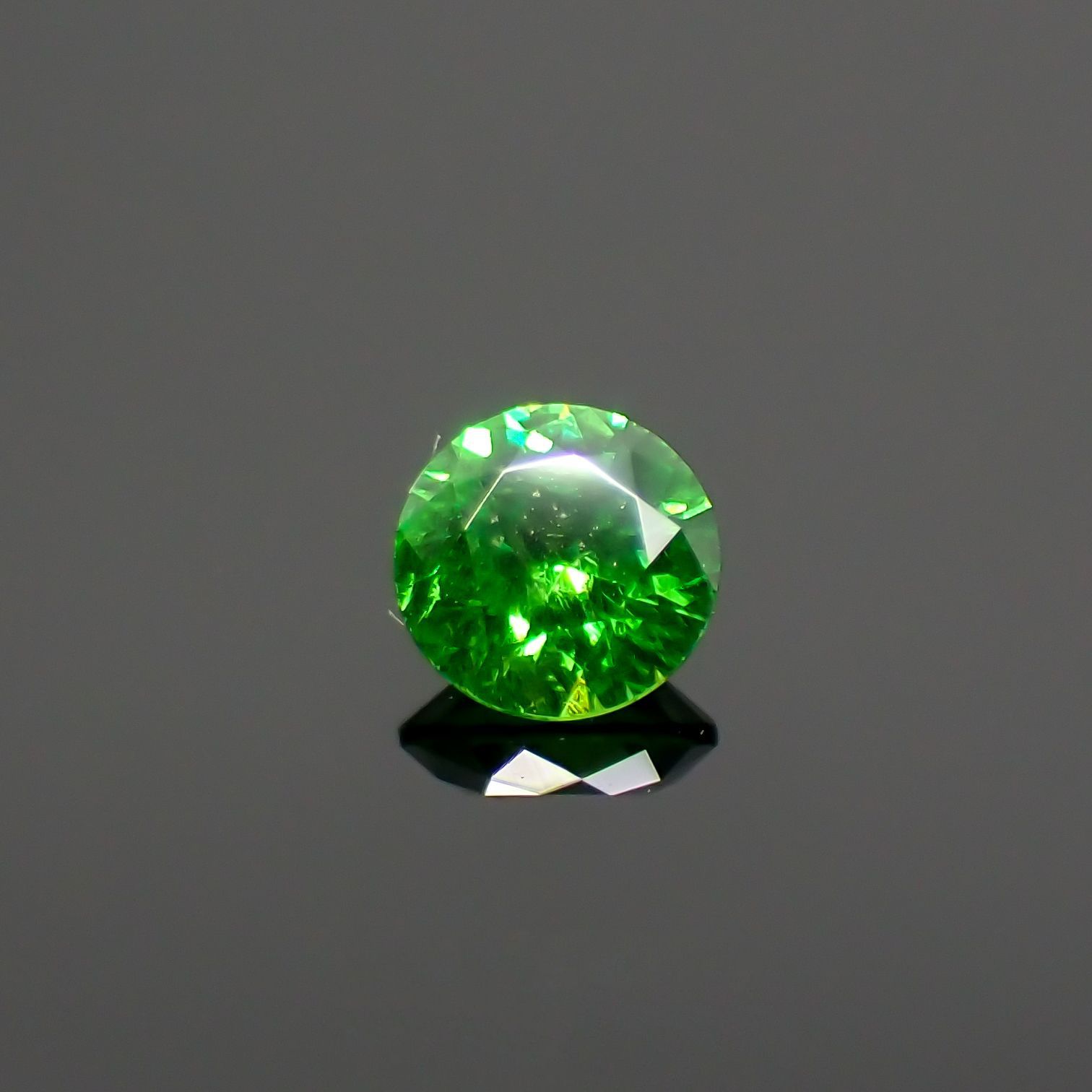 デマントイドガーネット(宝石名デマントイド・ガーネット) ロシア産 0.145ct ソ付(彩珠)[210712085]3.1×3.1mm前後