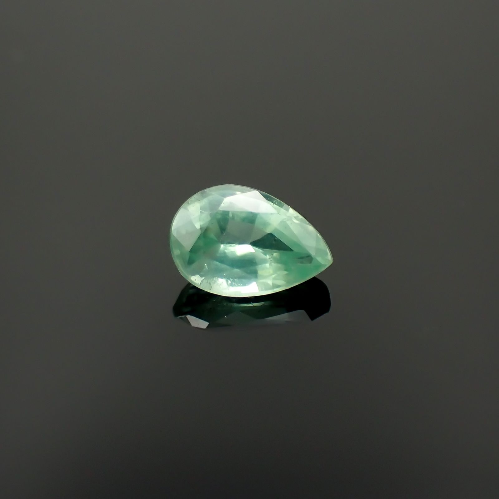 グリーンカイヤナイト タンザニア産 0.88ct[230220578]7.1x4.8mm前後