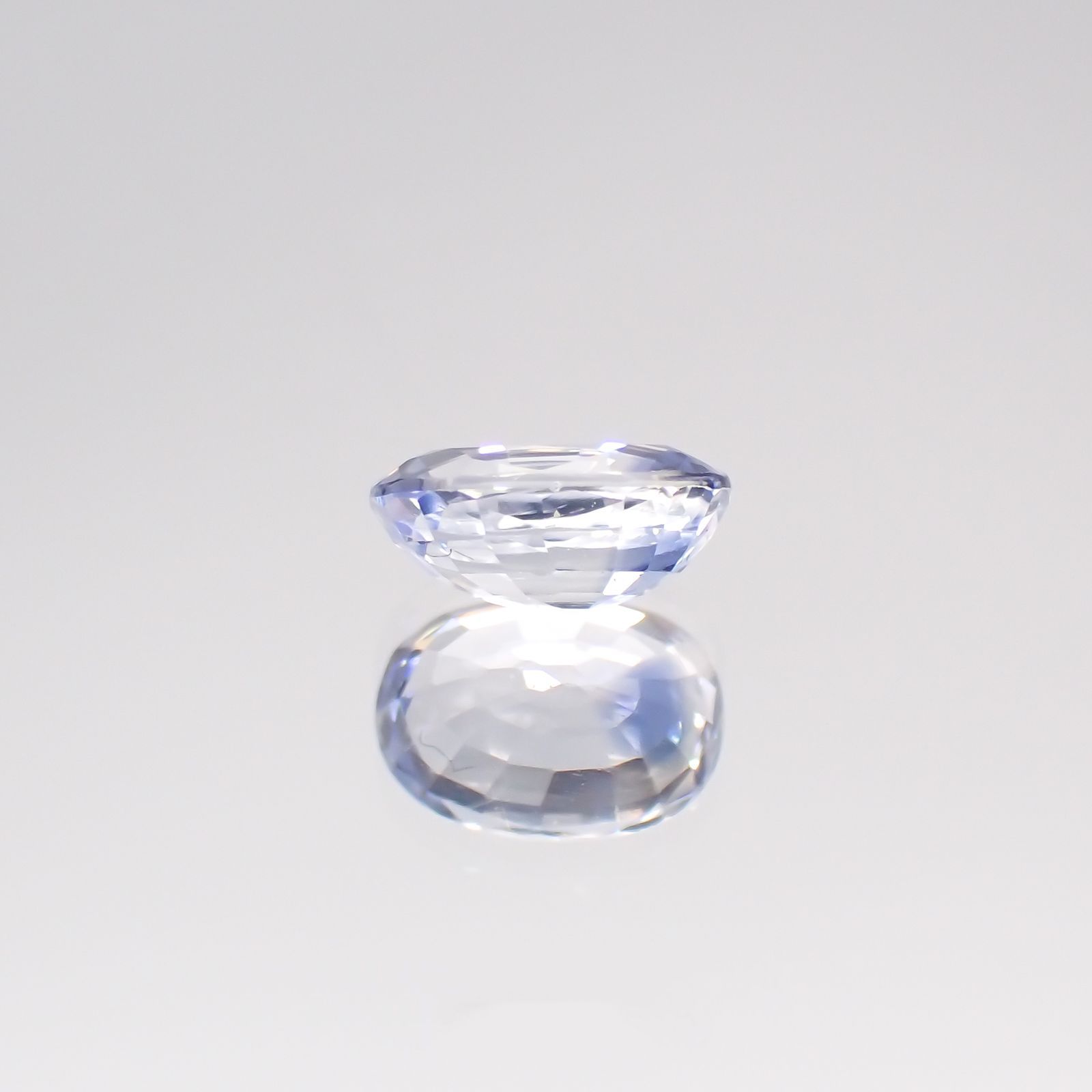 アイスブルーサファイア スリランカ・マダガスカル産 ルース 0.46ct[210611166]5.1×3.6mm前後