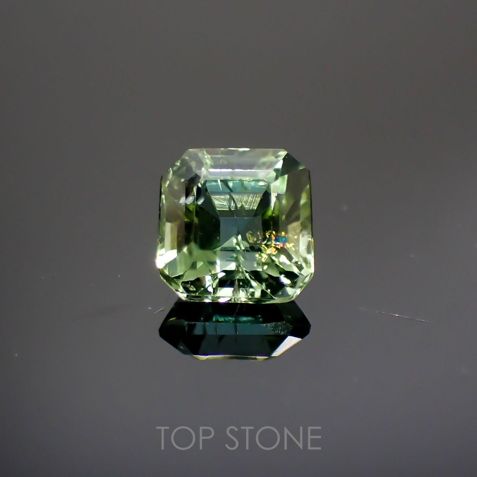 ミントトルマリン(宝石名グリーン・トルマリン) アフガニスタン産 0.59ct 識別済[211013617]4.8×4.8mm前後