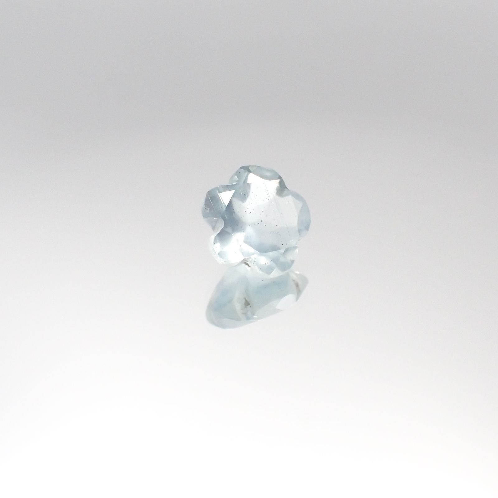 <ランダムセレクト1個販売> ◇サクラカット◇ミルキーアクアマリン ブラジル産 0.81ct前後[20085366]6.1×6.1mm前後