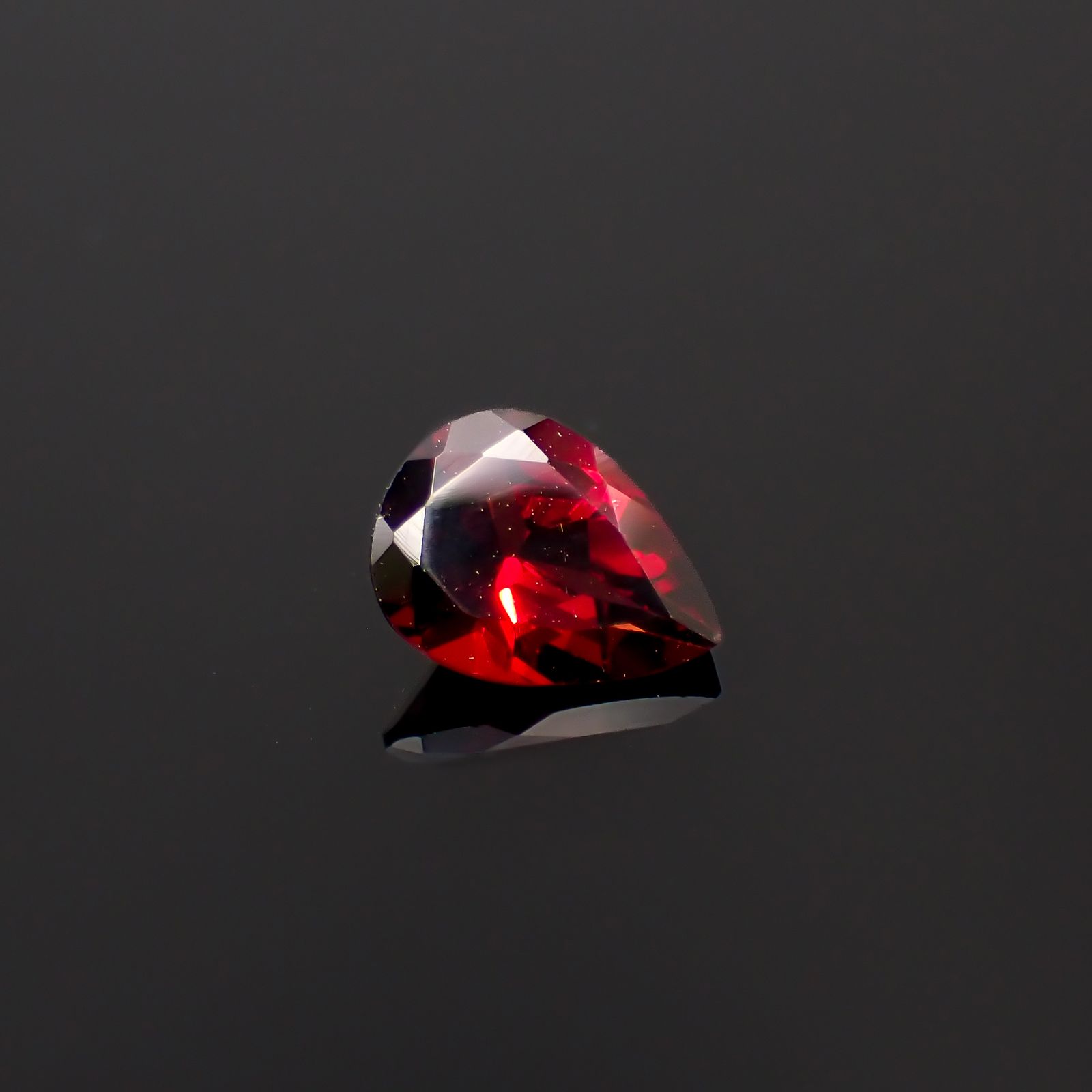 パイラルスパイトガーネット モザンビーク産 1.27ct[231224564]8x6mm前後