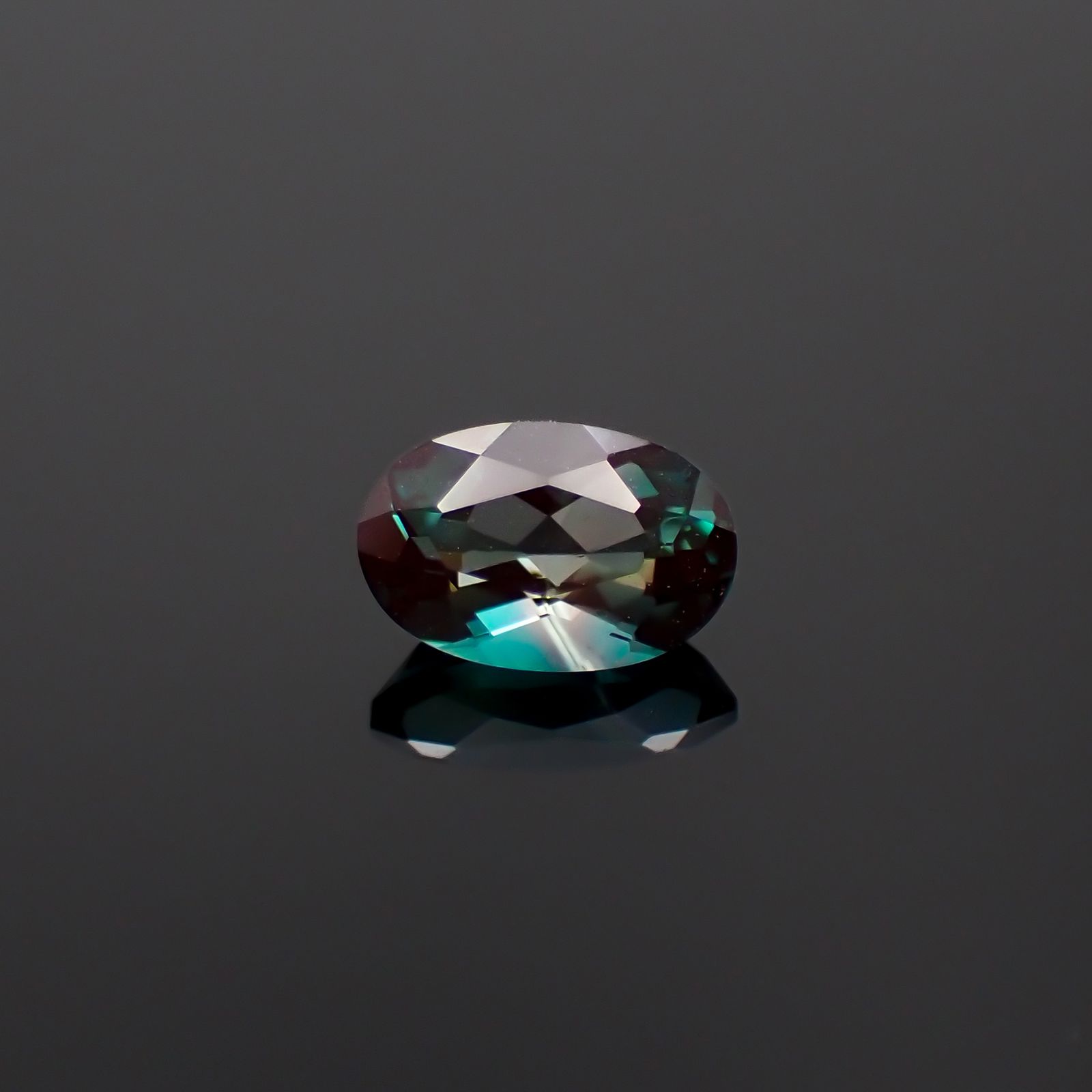 カラーチェンジアンデシン モンゴル産 0.41ct[231023558]6.1x3.9mm前後