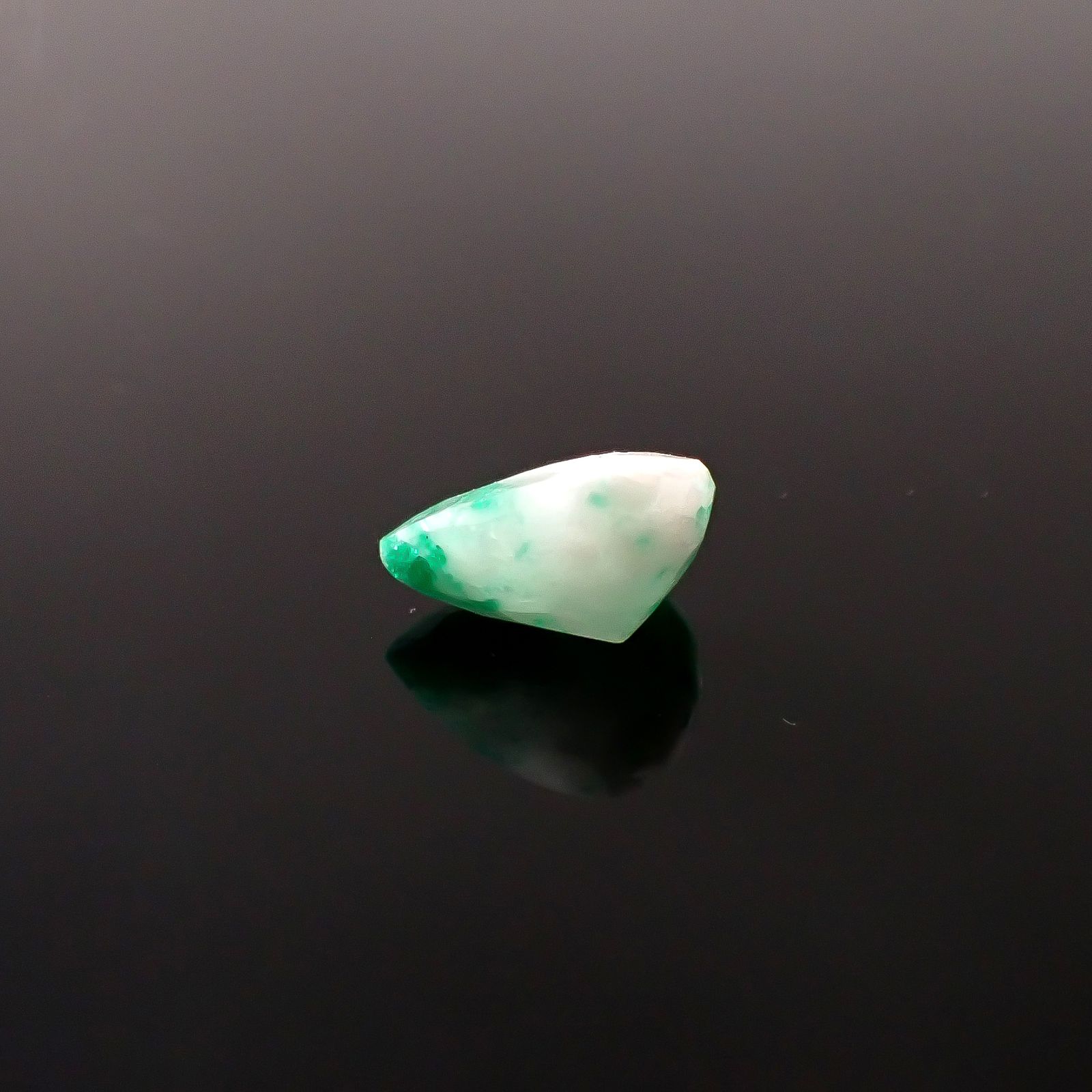 エメラルドインクォーツ パキスタン産 3.72ct / 12.3x8.9mm前後 [260231657]