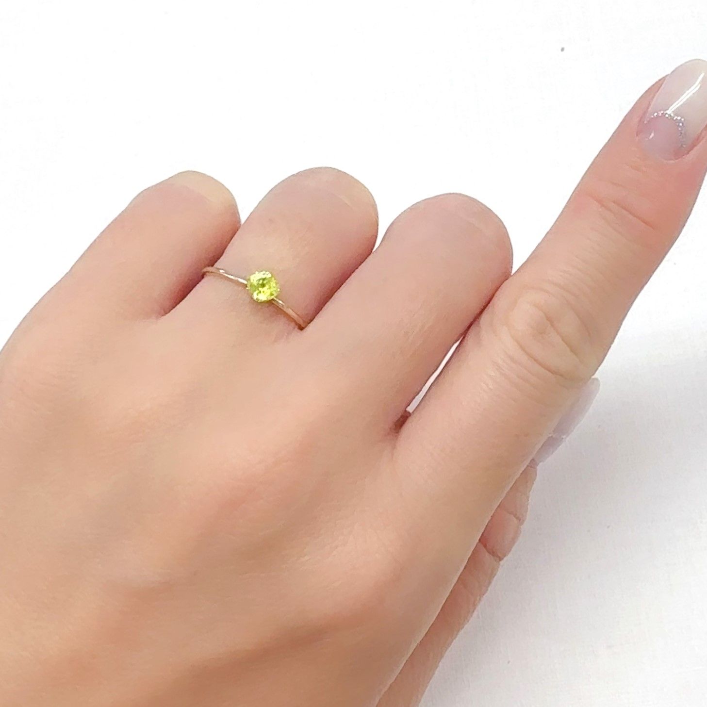 スフェーン マダガスカル産 0.40ct[240627910]4.1x4mm前後