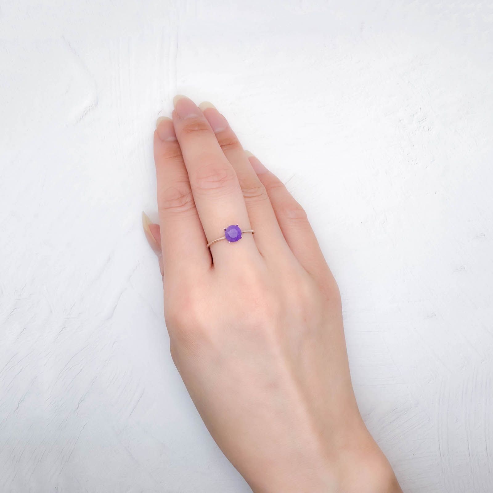 スギライト 南アフリカ産 0.55ct / 5.9x5.8mm前後 [250931018]