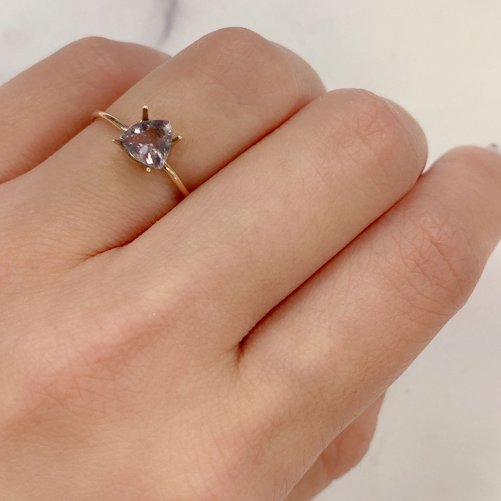 フローライト フルオレッセンス(宝石名フルオライト)イギリス・ロジャリー鉱山産 0.73ct 識別済[211113779]6x5.9mm前後