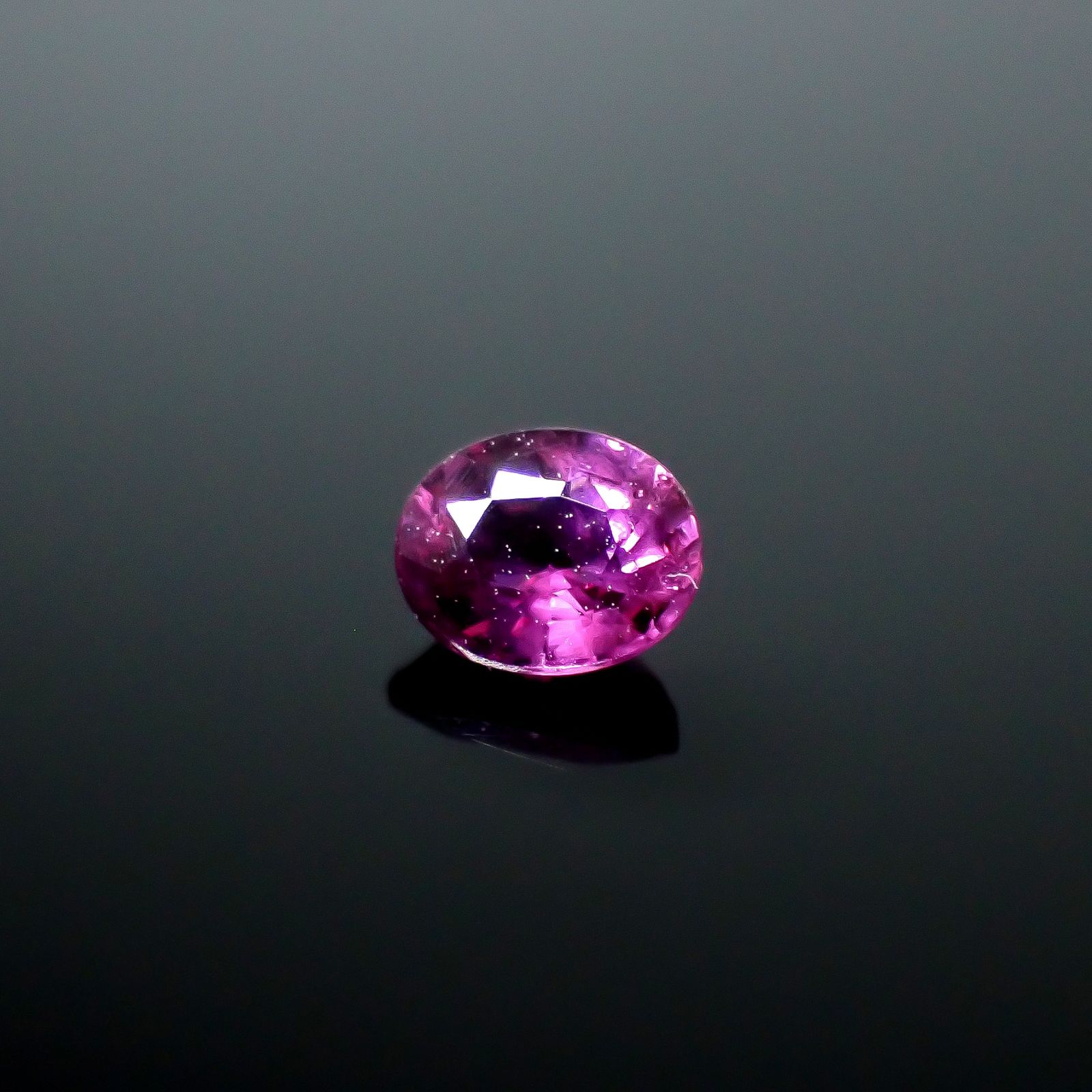 ウィンザーサファイア タンザニア・ウィンザー産 0.25ct [250730828]4x3.3mm前後