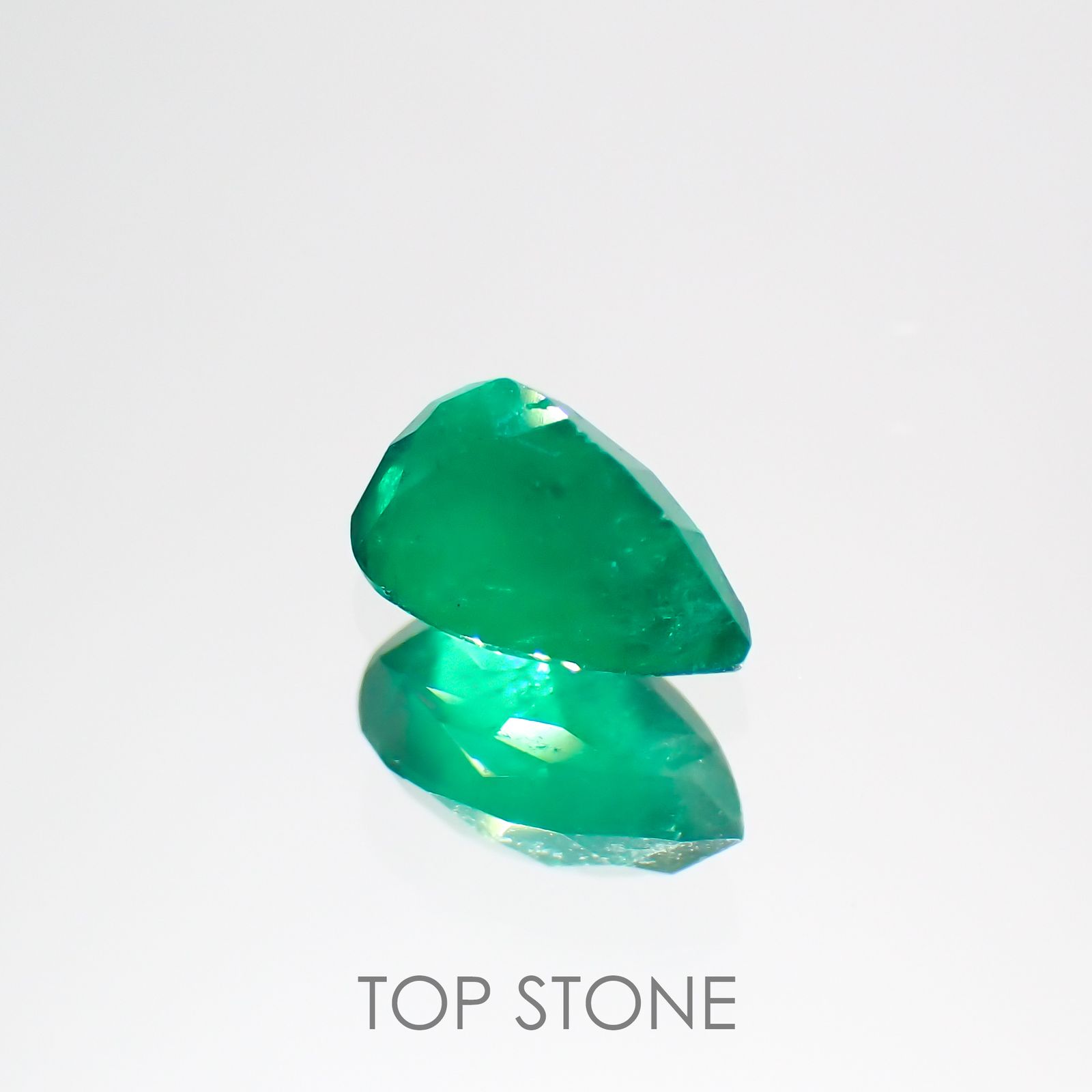 エメラルド(宝石名エメラルド) コロンビア産 0.32ct 識別済[20118361]5.7×3.6mm前後