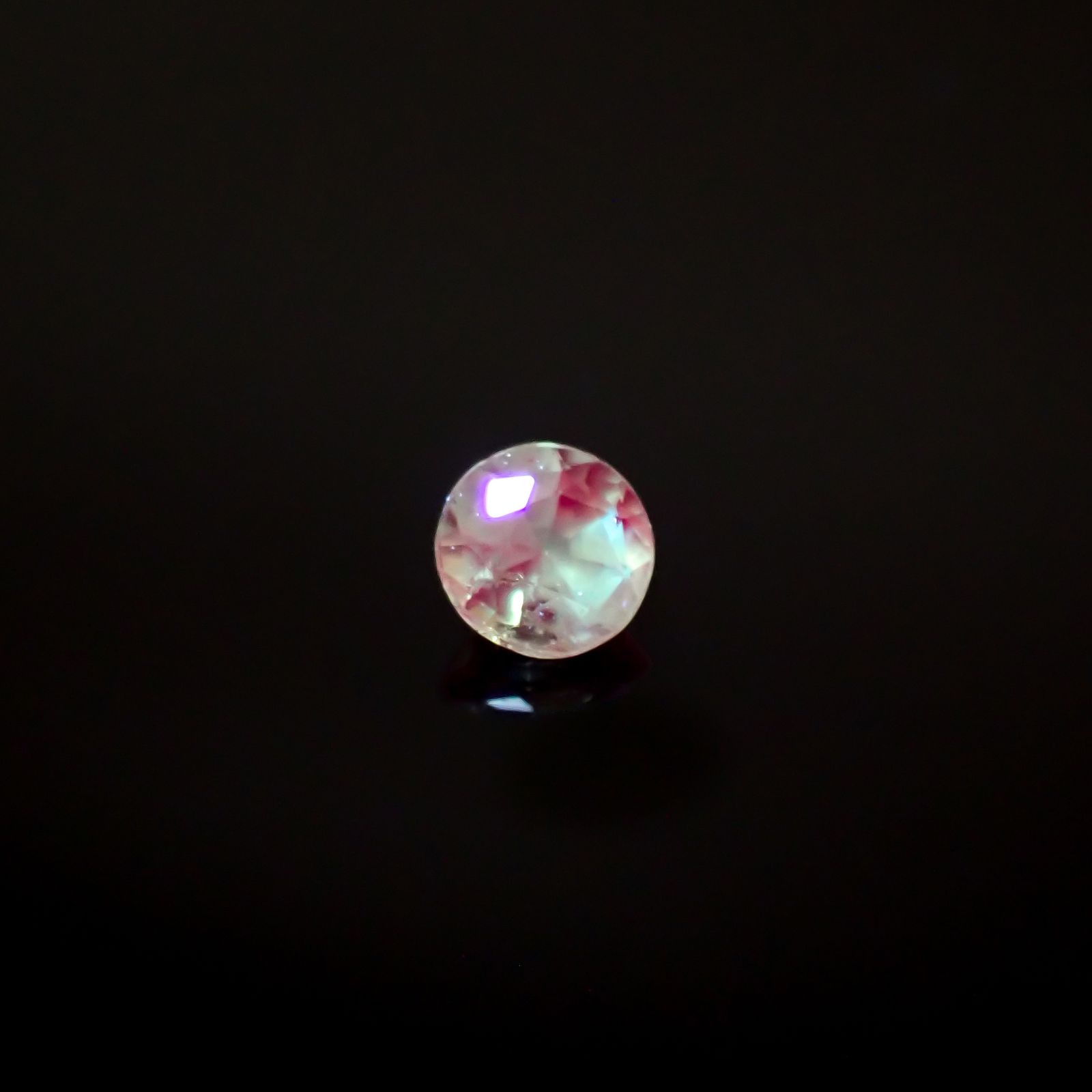 シルキーアレキサンドライト ブラジル産/EmeraldMains社製 0.045ct[240527615]2.1x2.1mm前後