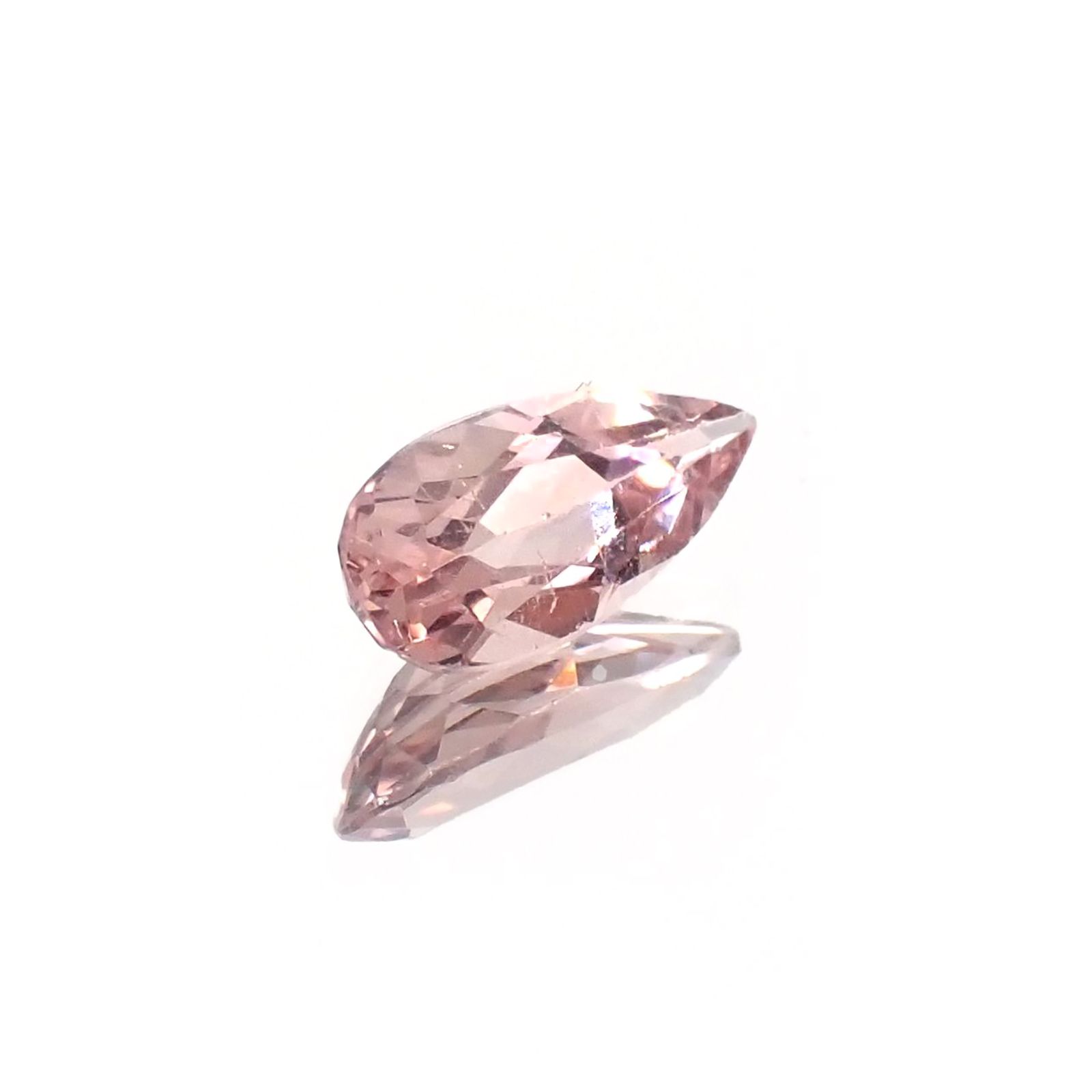 ピンクアパタイト ブラジル産 0.54ct / 8.1x3.7mm前後 [251024932]