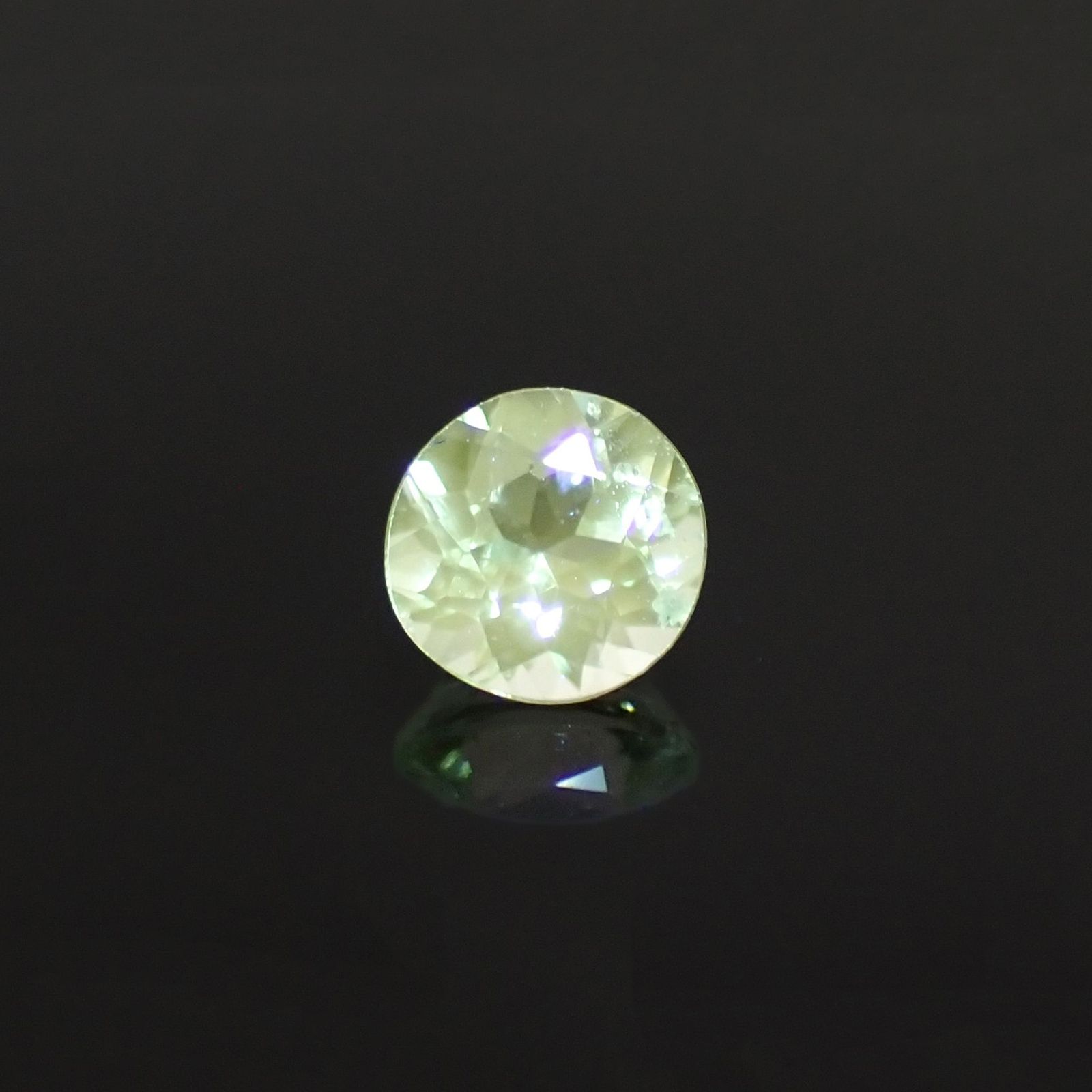 バナジウムコーネルピン(宝石名コーネルピン)タンザニア・タンガ州産 識別済 0.42ct / 4.6x4.4mm前後 [230320926]