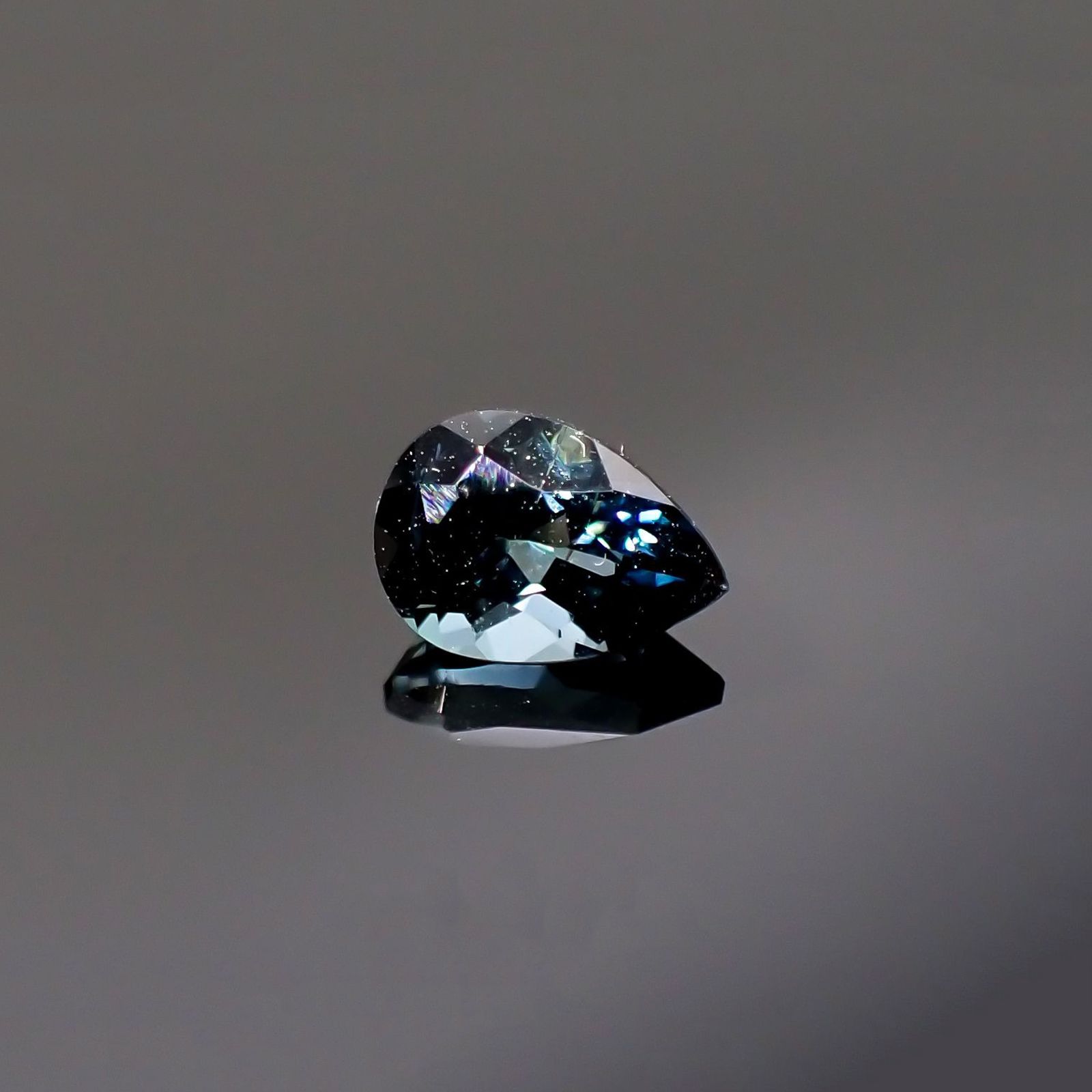 ブルートルマリン(宝石名トルマリン)アフガニスタン産 0.56ct 識別済[250115321]6.4x4.5mm前後
