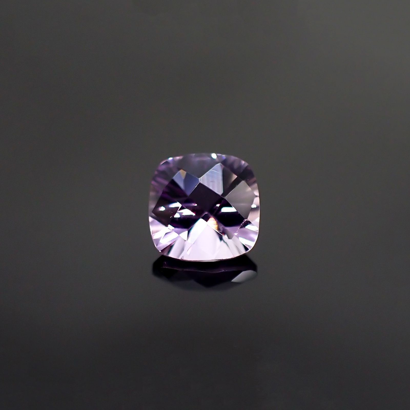 ◇チェッカーコンケーブカット◇アメジスト(宝石名アメシスト) ブラジル産 1.30ct 識別済[210913035]7.1×7mm前後