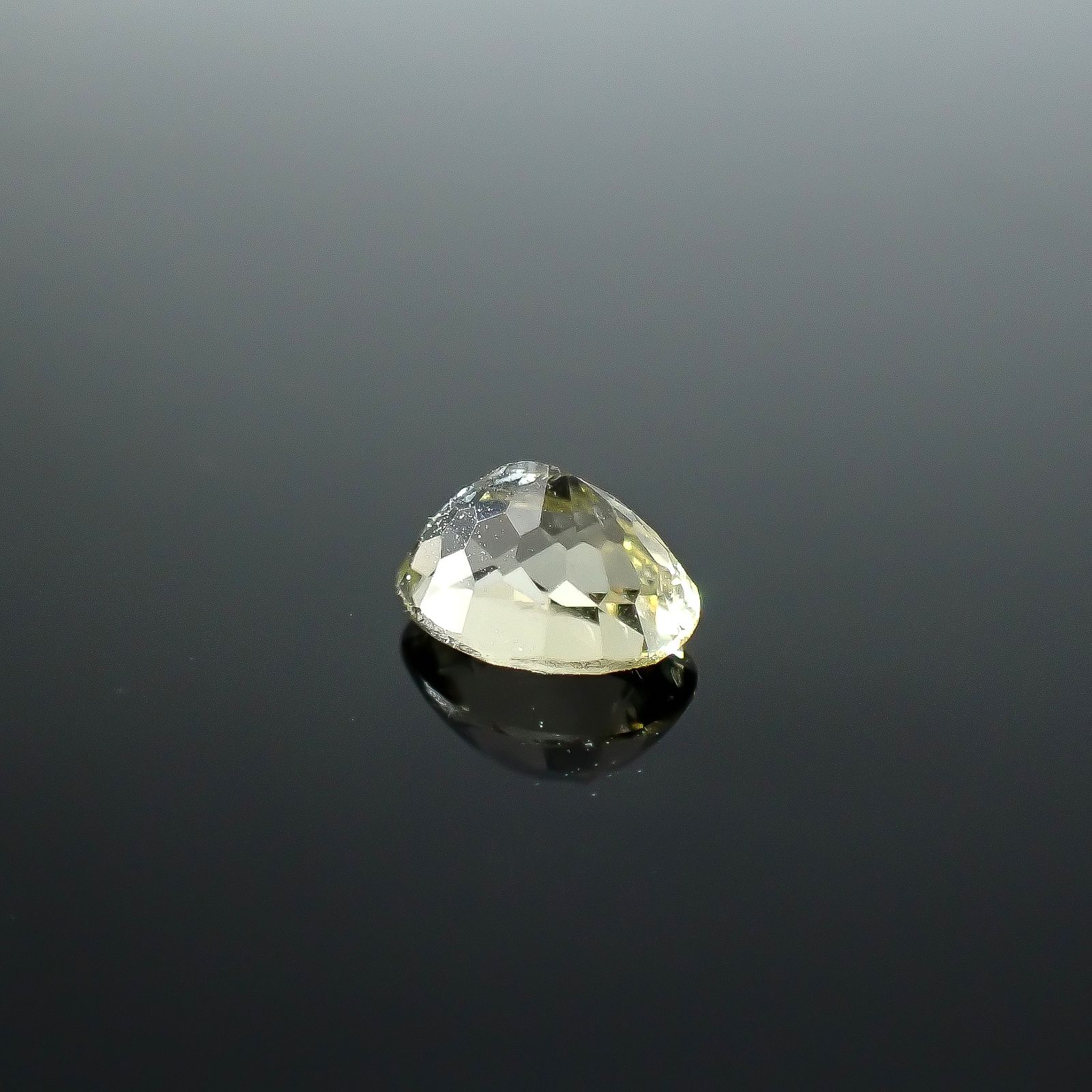 コーネルピン スリランカ産 1.15ct / 7.2x5.3mm前後 [251031233]