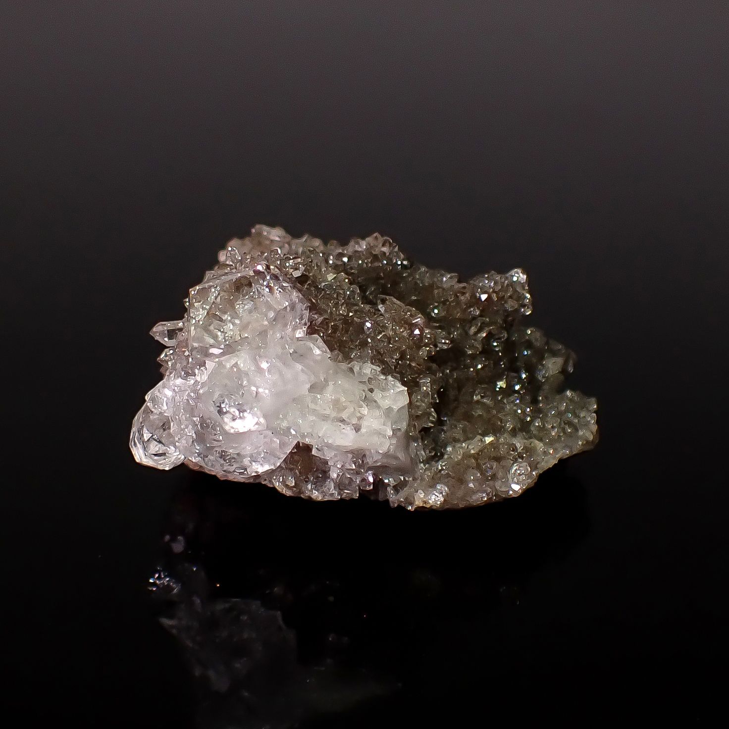 ハーキマーダイヤモンド 原石 アメリカ・ニューヨーク州産 79.17ct / 37.5x30.9mm前後 [260231769]