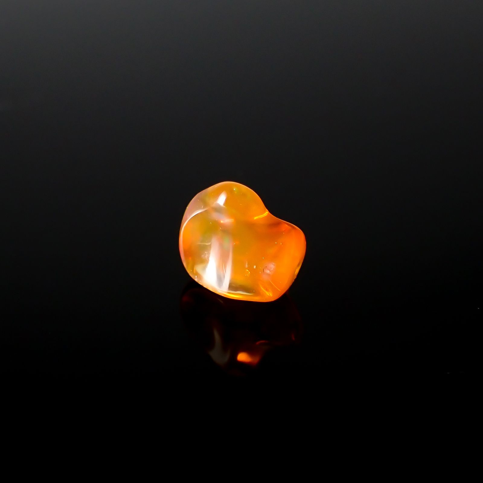 ファイヤーオパール 原石 メキシコ産 0.97ct[240125268]6.9x6.1mm前後