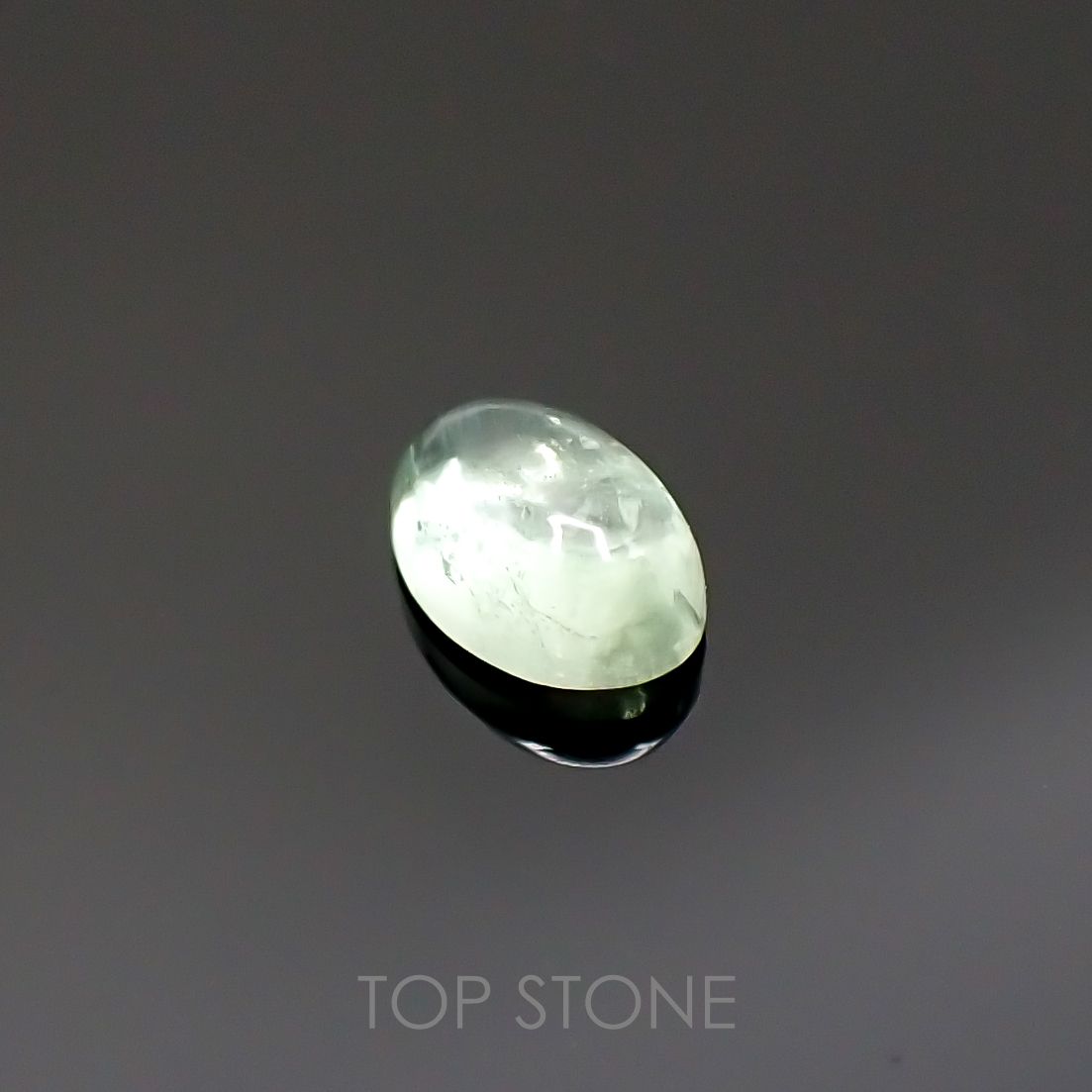 バナジウムコーネルピン(宝石名コーネルピン)タンザニア・タンガ州産 0.67ct 識別済[220115565]6x4.1mm前後