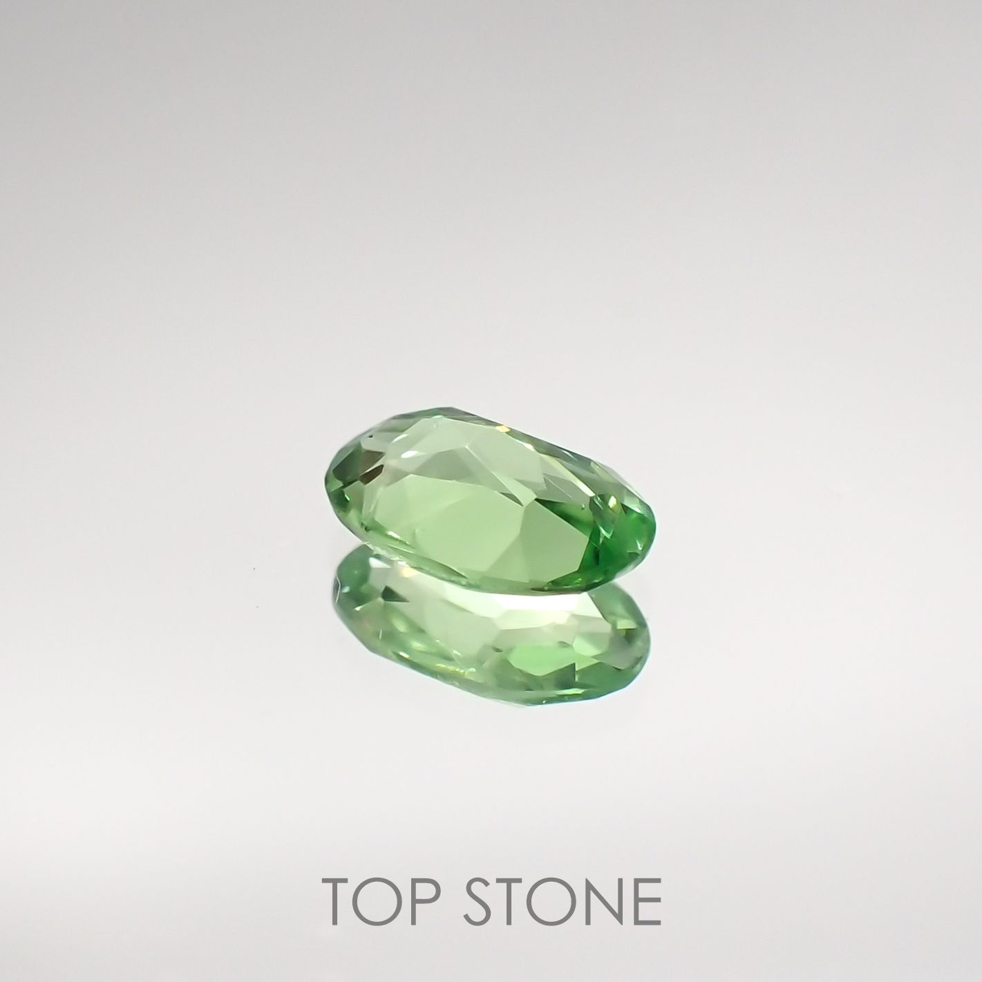 ミントガーネット(宝石名グリーン グロッシュラー・ガーネット) タンザニア産 0.42ct 識別済[210711533]5.9×3.8mm前後