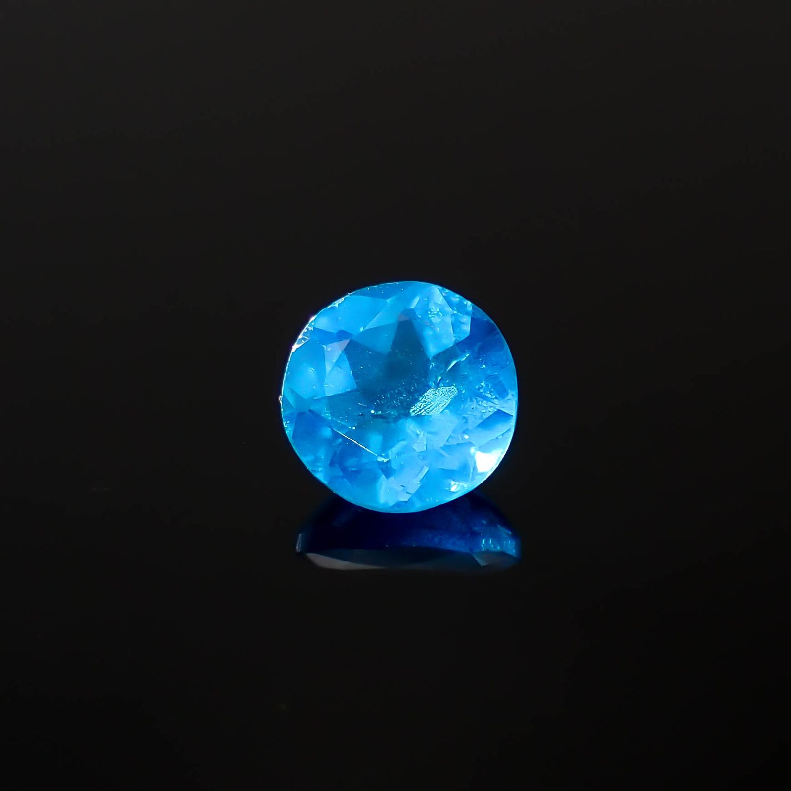 ネオンブルーアパタイト マダガスカル産 0.80ct[240628092]5.9x5.9mm前後