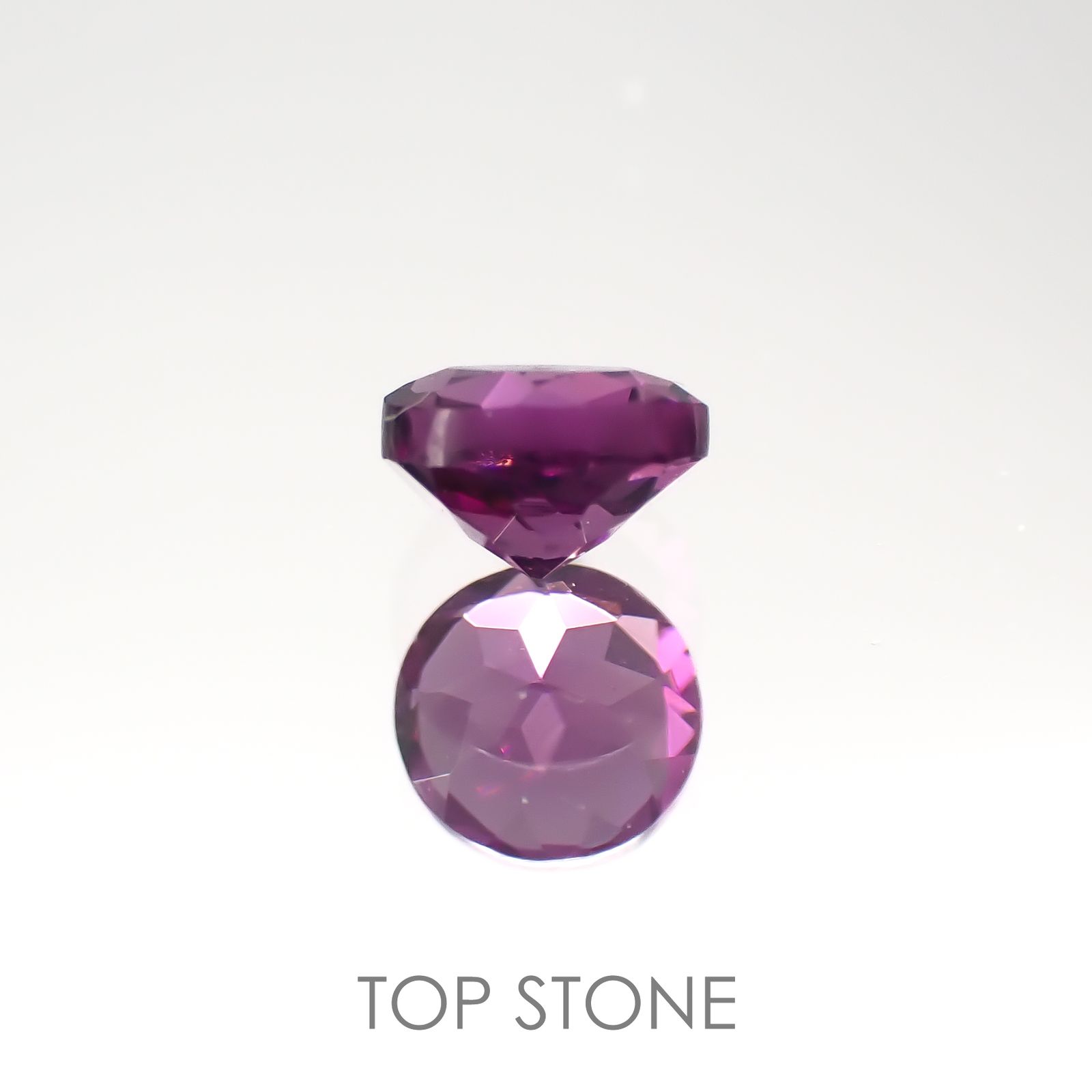 カラーシフト マラヤガーネット(宝石名ガーネット)タンザニア産 0.42ct 識別済[220817281]4.2x4.1mm前後