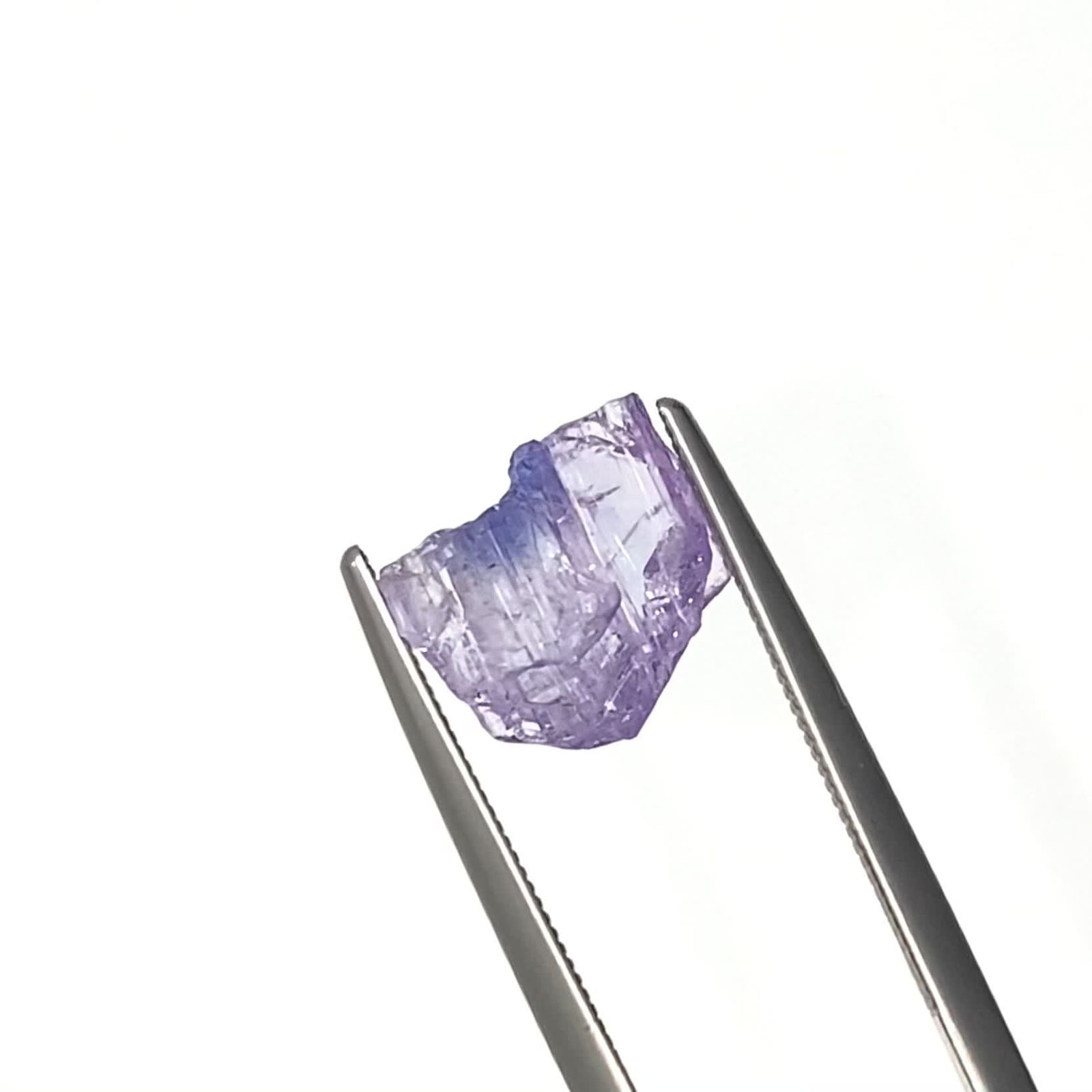 バイカラータンザナイト 原石 タンザニア産 3.52ct / 10.1x8.9mm前後