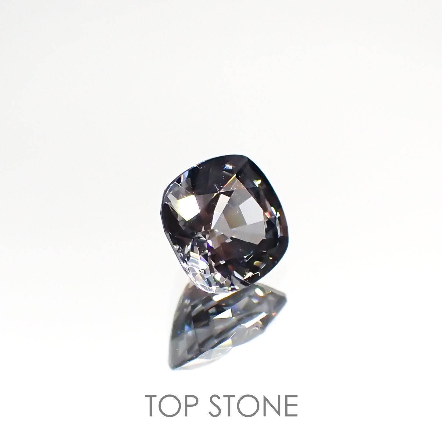 プラチナスピネル(宝石名スピネル) ビルマ産 0.889ct ソ付(彩珠)[210912851]5.5×5.4mm前後