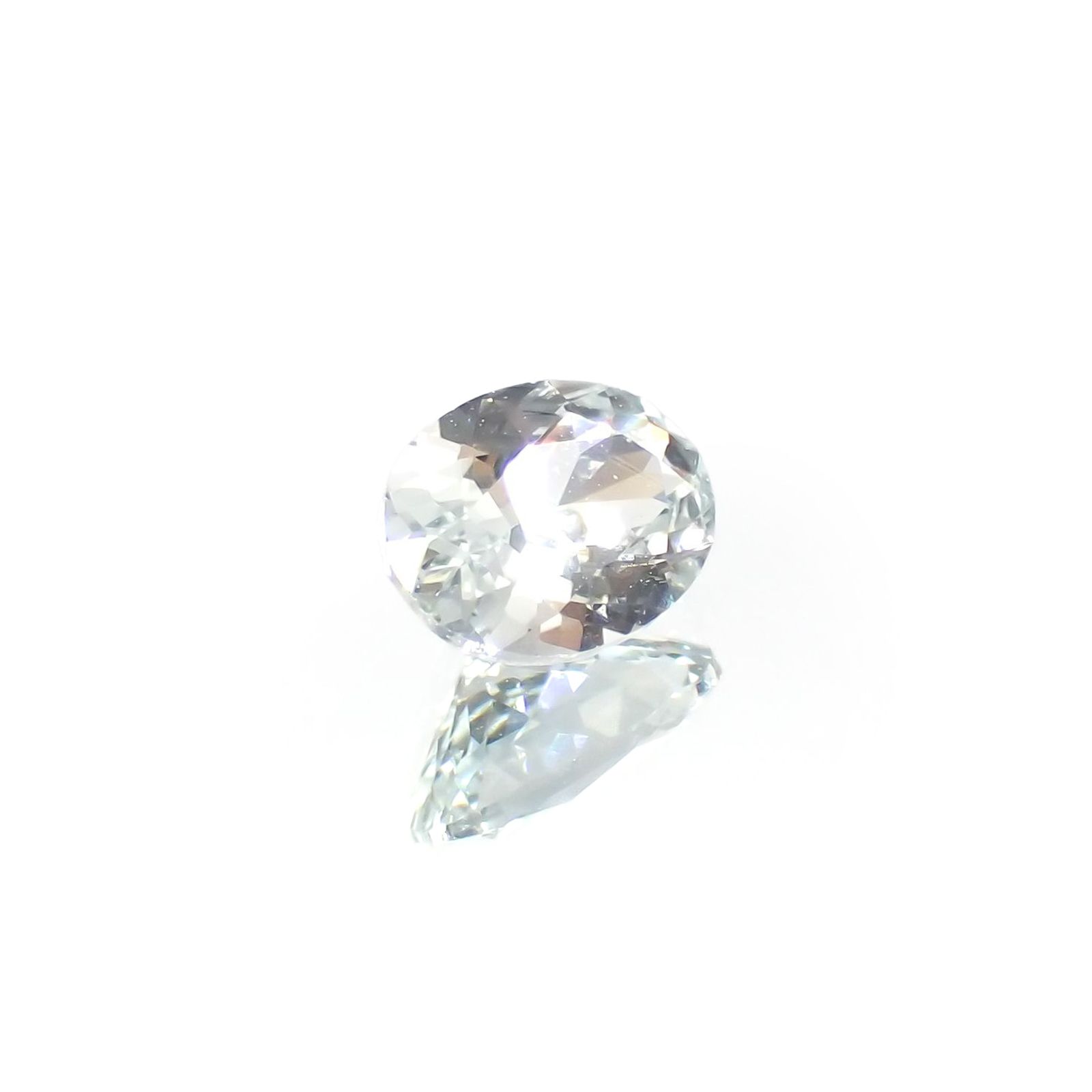 アイスブルーサファイア(宝石名サファイア)スリランカ/マダガスカル産 識別済 0.36ct / 5.1x3.8mm前後 [230421396]