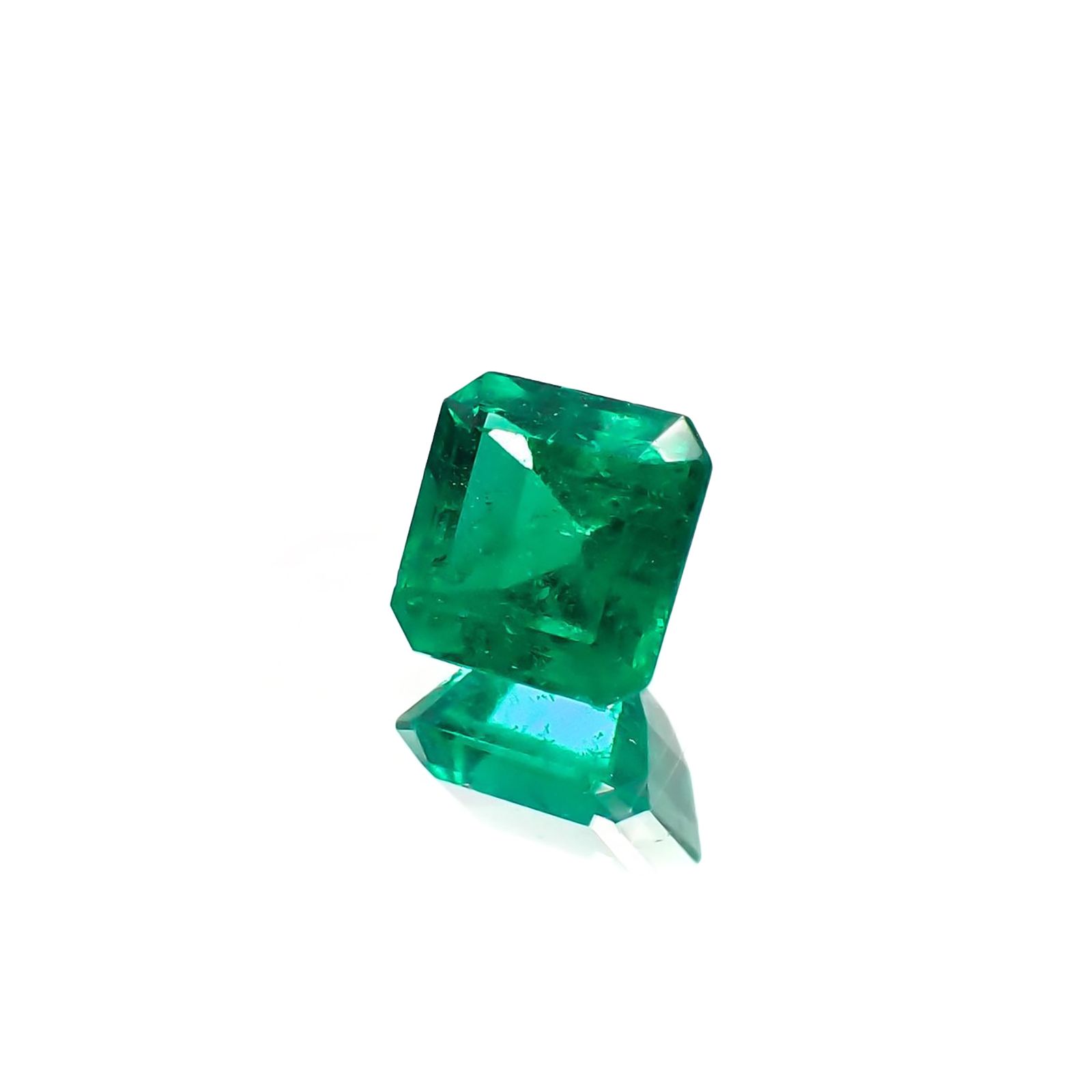 エメラルド(宝石名エメラルド) コロンビア産 ソ付(彩珠) 0.714ct / 5.3x5.2mm前後 [210711709]