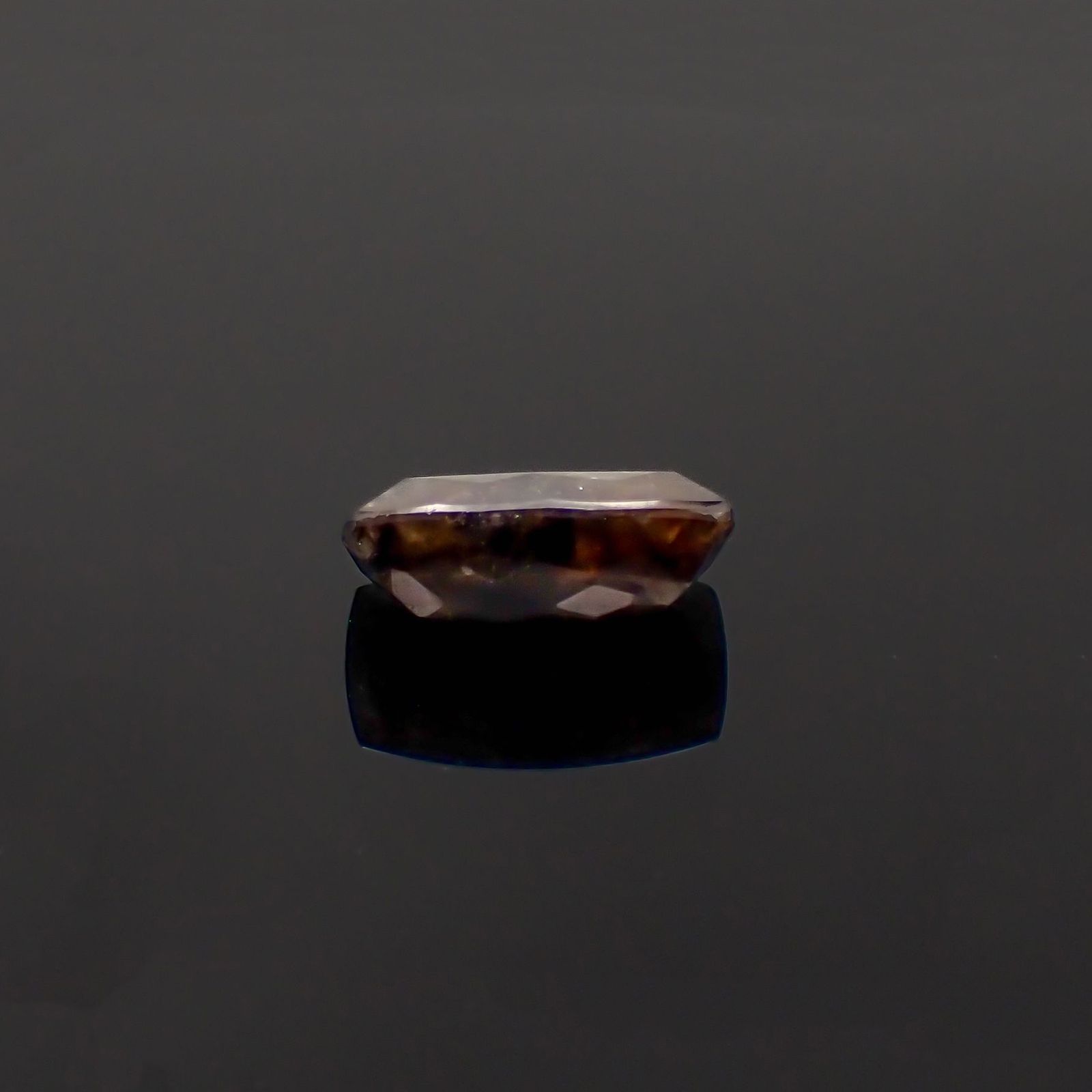 ゴールドシーンサファイア非加熱 ケニア産 4.73ct / 12.9x7.4mm前後 [230321338]