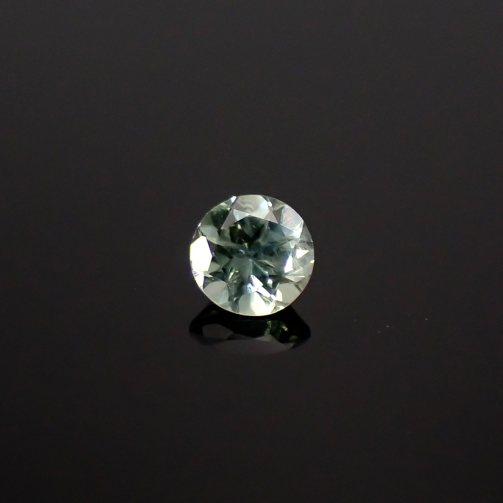 モンタナサファイア(宝石名サファイア)アメリカ・モンタナ州産 識別済 0.23ct / 3.5x3.5mm前後 [260214631]