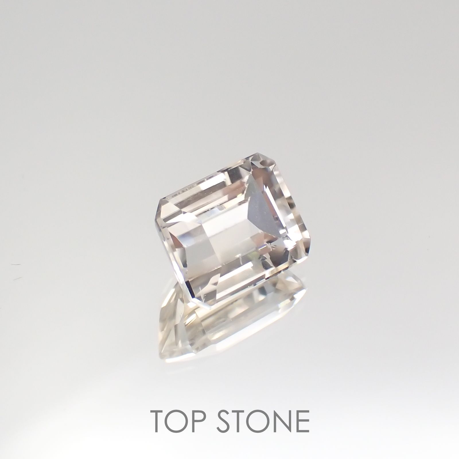 フェナカイト(宝石名フェナカイト)ブラジル産 3.353ct ソ付(彩珠)[221018578]9.5x7.6mm前後