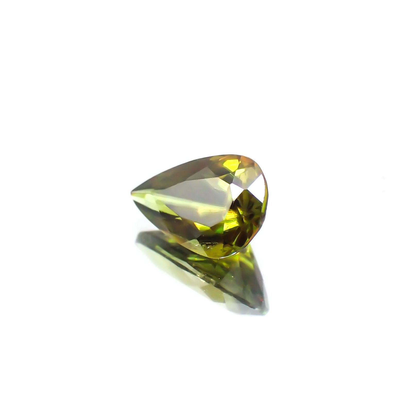 カラーチェンジスフェーン(宝石名スフェーン) パキスタン産 識別済 1.28ct / 9.1x5.9mm前後 [21059445]