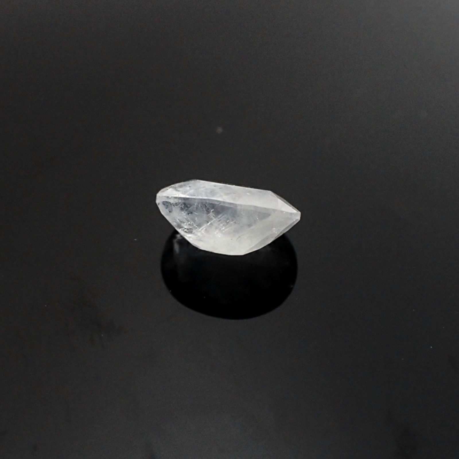 ユークレース ブラジル産 ルース 0.77ct[20106493]6.7×5.3mm前後
