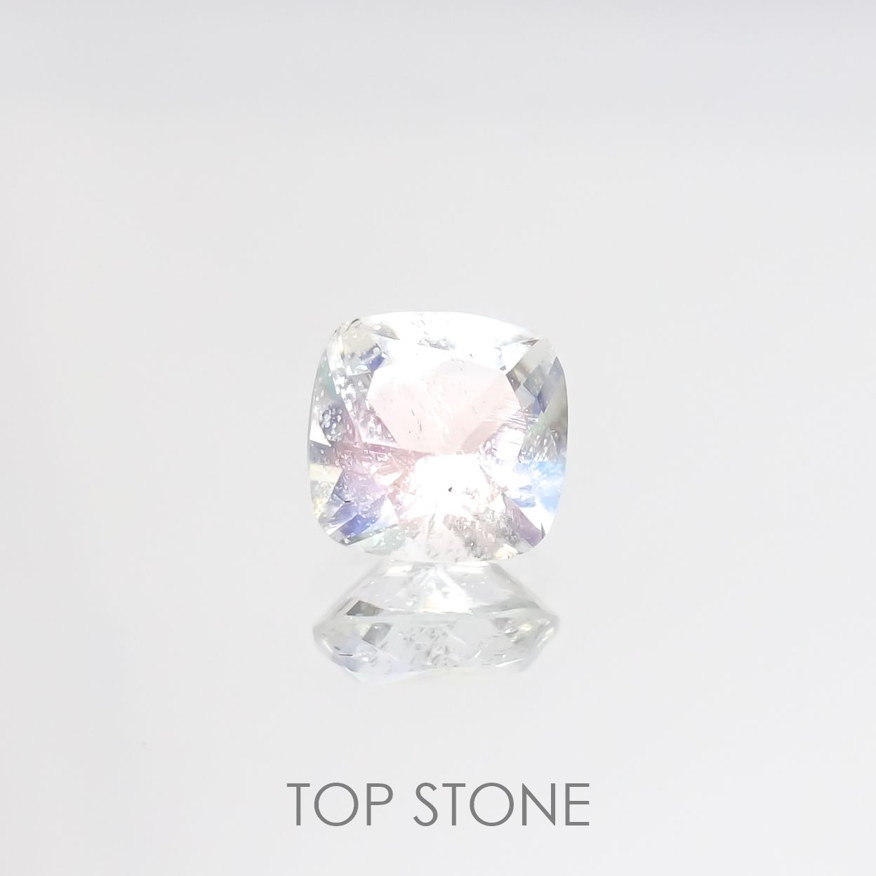 レインボームーンストーン(宝石名ラブラドライト)タンザニア産 1.08ct 識別済[220115459]6.7x6.6mm前後
