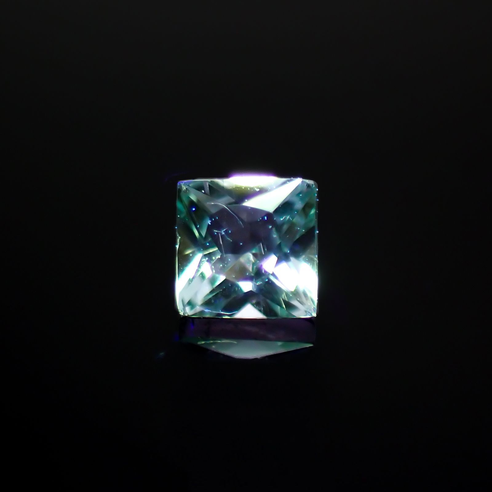 ◇プリンセスカット◇ブルーグリーンコーネルピン(宝石名コーネルピン)タンザニア産 0.080ct 識別済[221219236]2.1x2.1mm前後